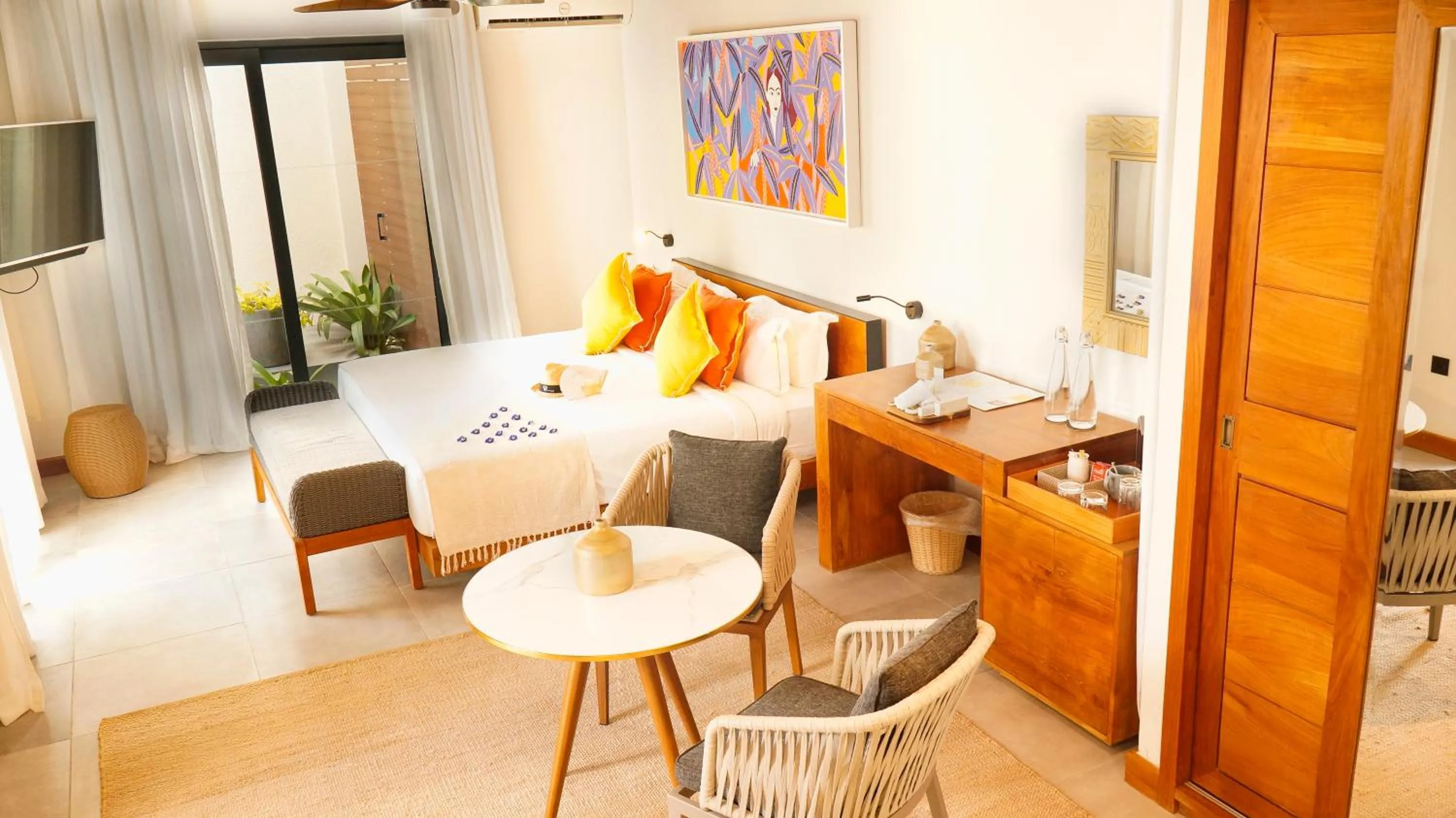 TV and multimedia in Wonders Beach Boutique Hotel