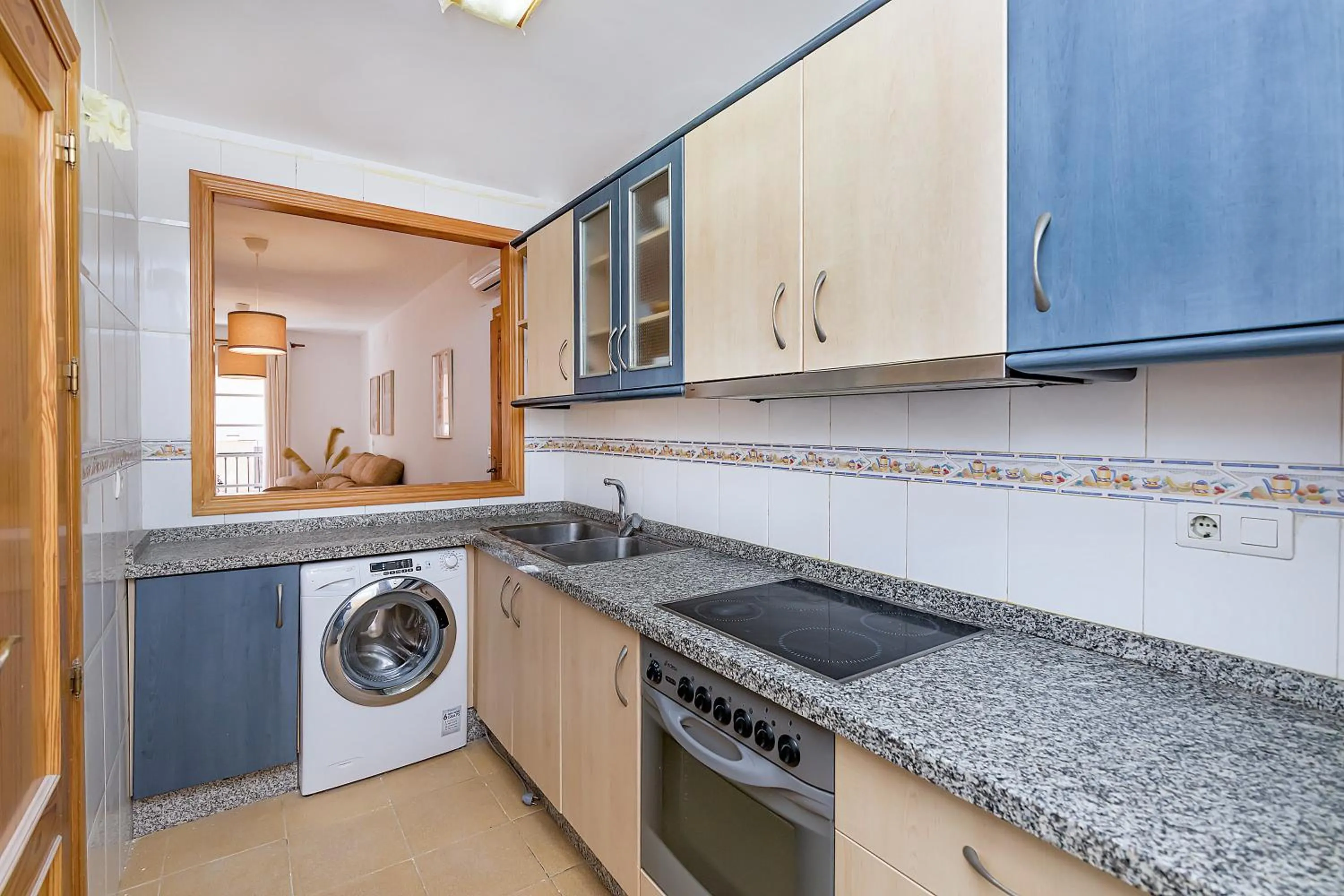 Kitchen or kitchenette in San Rafael City Center Apartment