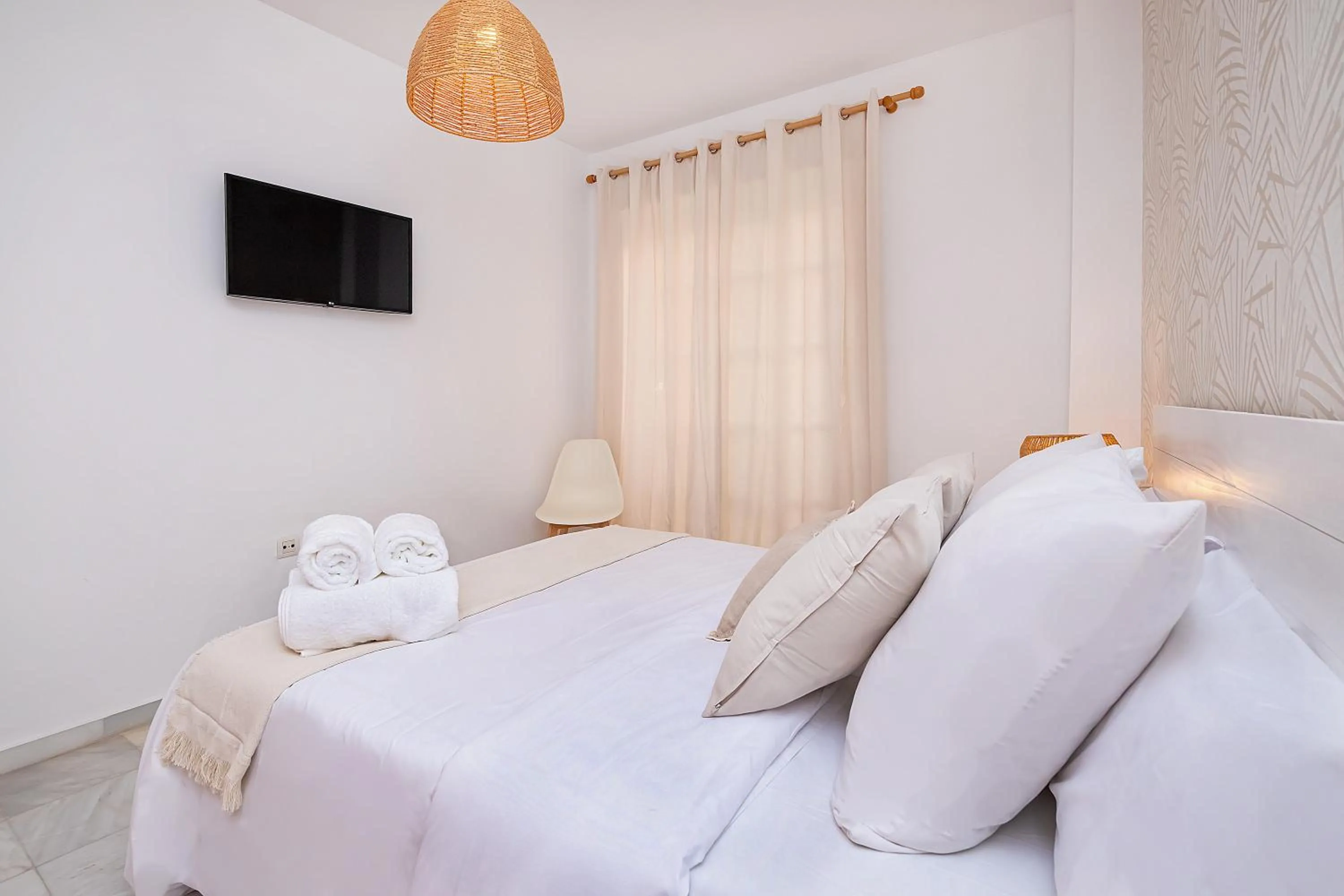 Bedroom, Bed in San Rafael City Center Apartment