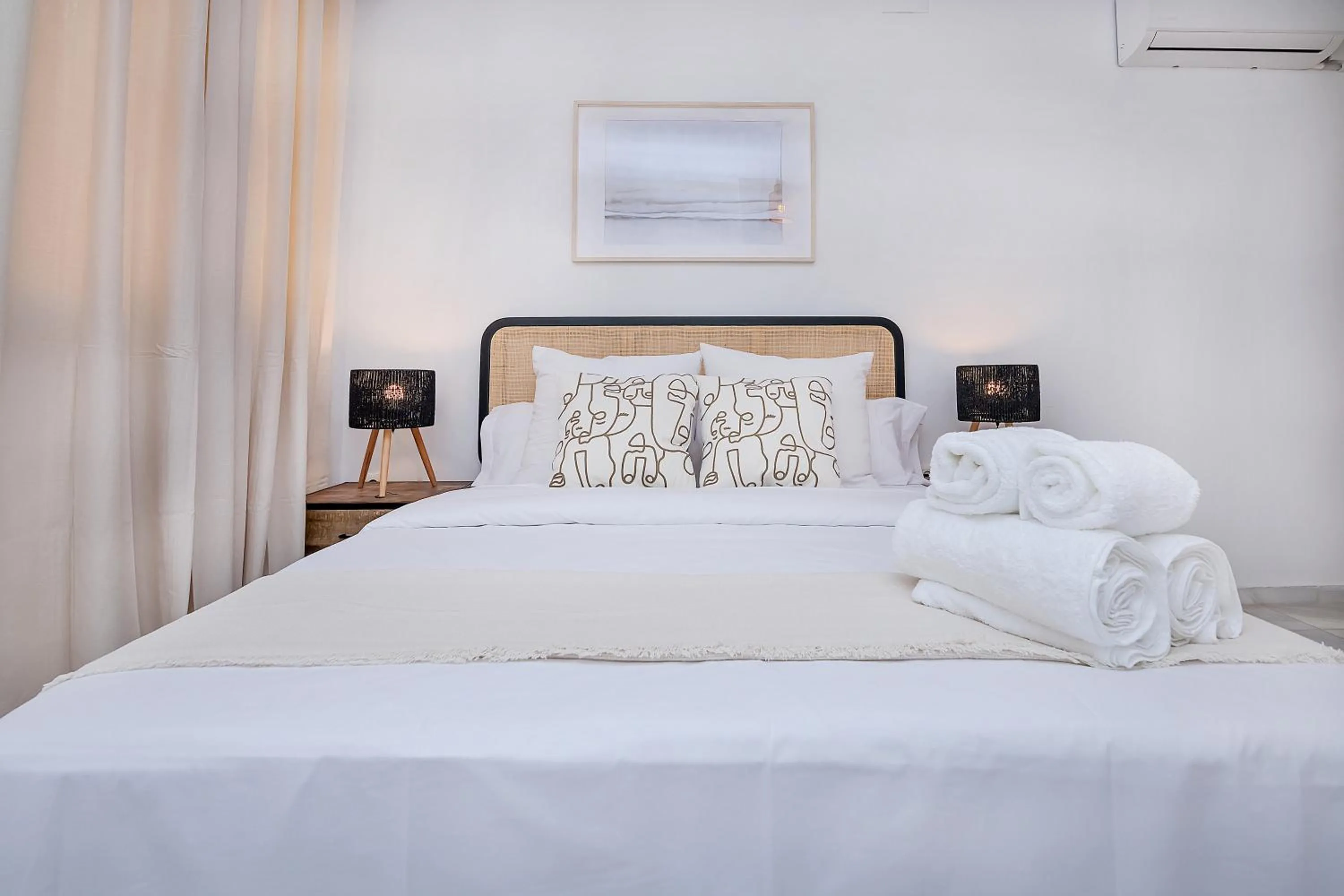 Bedroom, Bed in San Rafael City Center Apartment