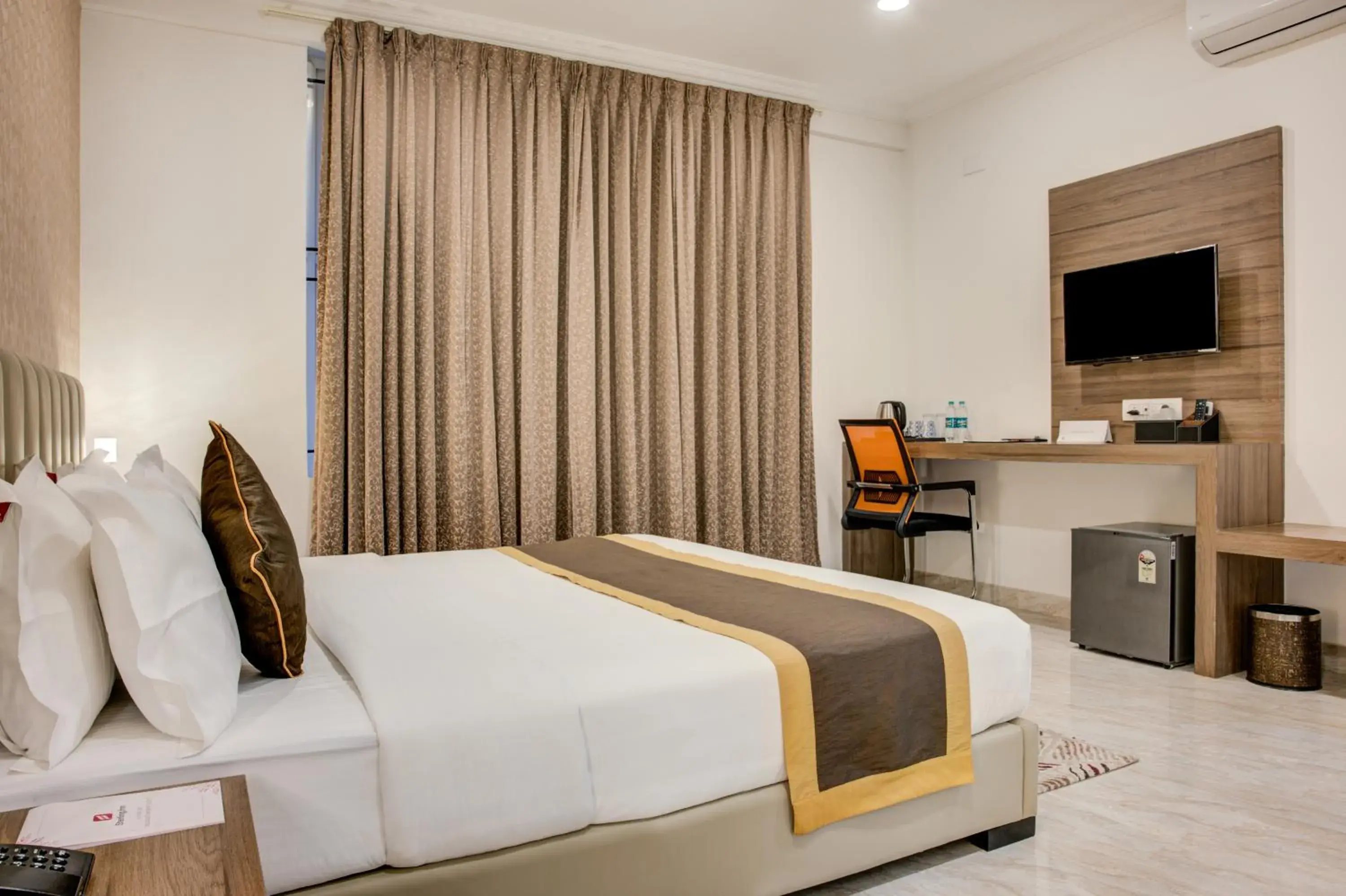 Photo of the whole room, Bed in Ecko Sterling Inn Near Bangalore International Airport Photo of the whole room, Bed in Ecko Sterling Inn Near Bangalore International Airport