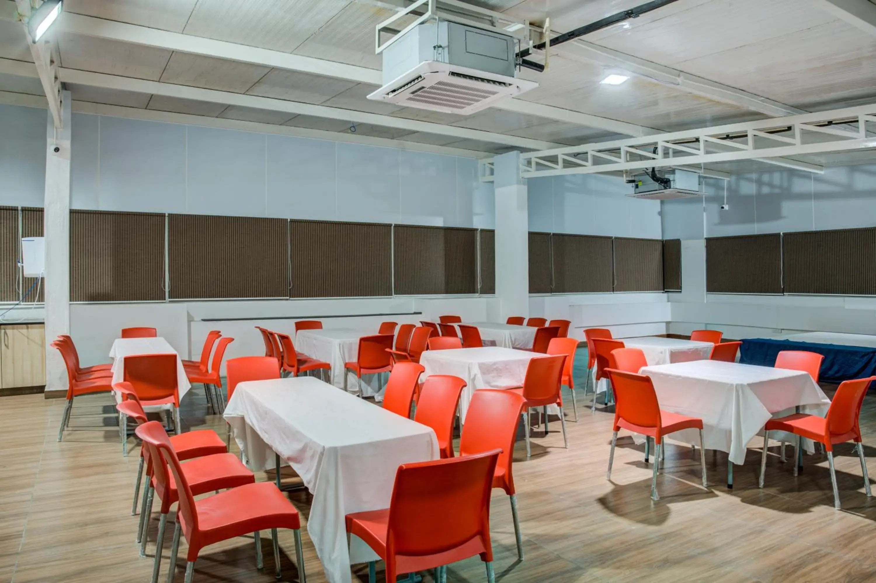 Restaurant/places to eat in Ecko Sterling Inn Near Bangalore International Airport Restaurant/places to eat in Ecko Sterling Inn Near Bangalore International Airport