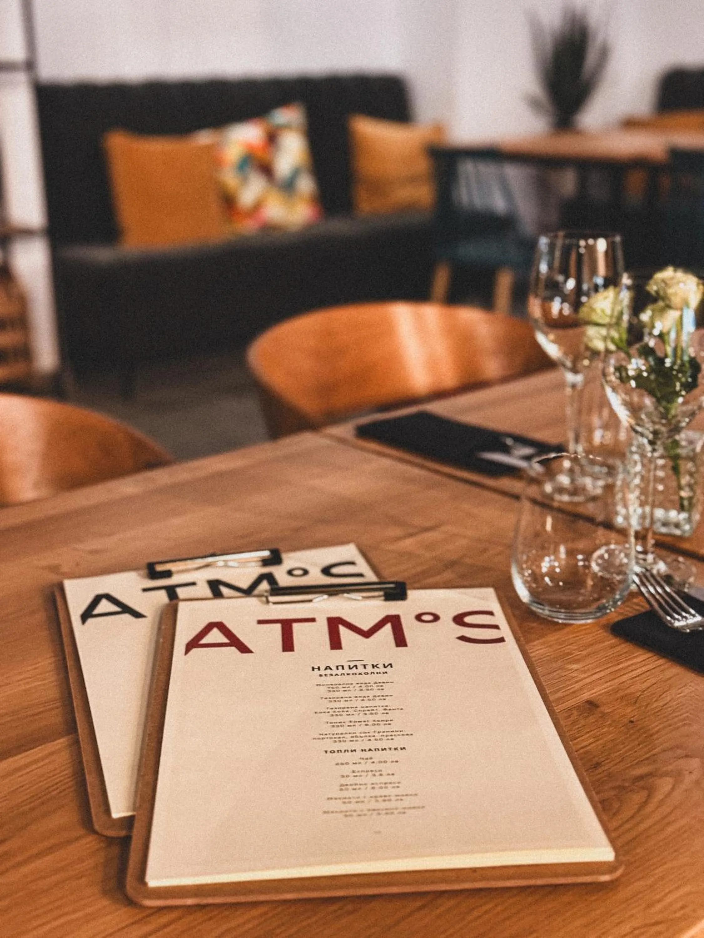 Restaurant/places to eat in Hotel Campus 90 - Free Parking