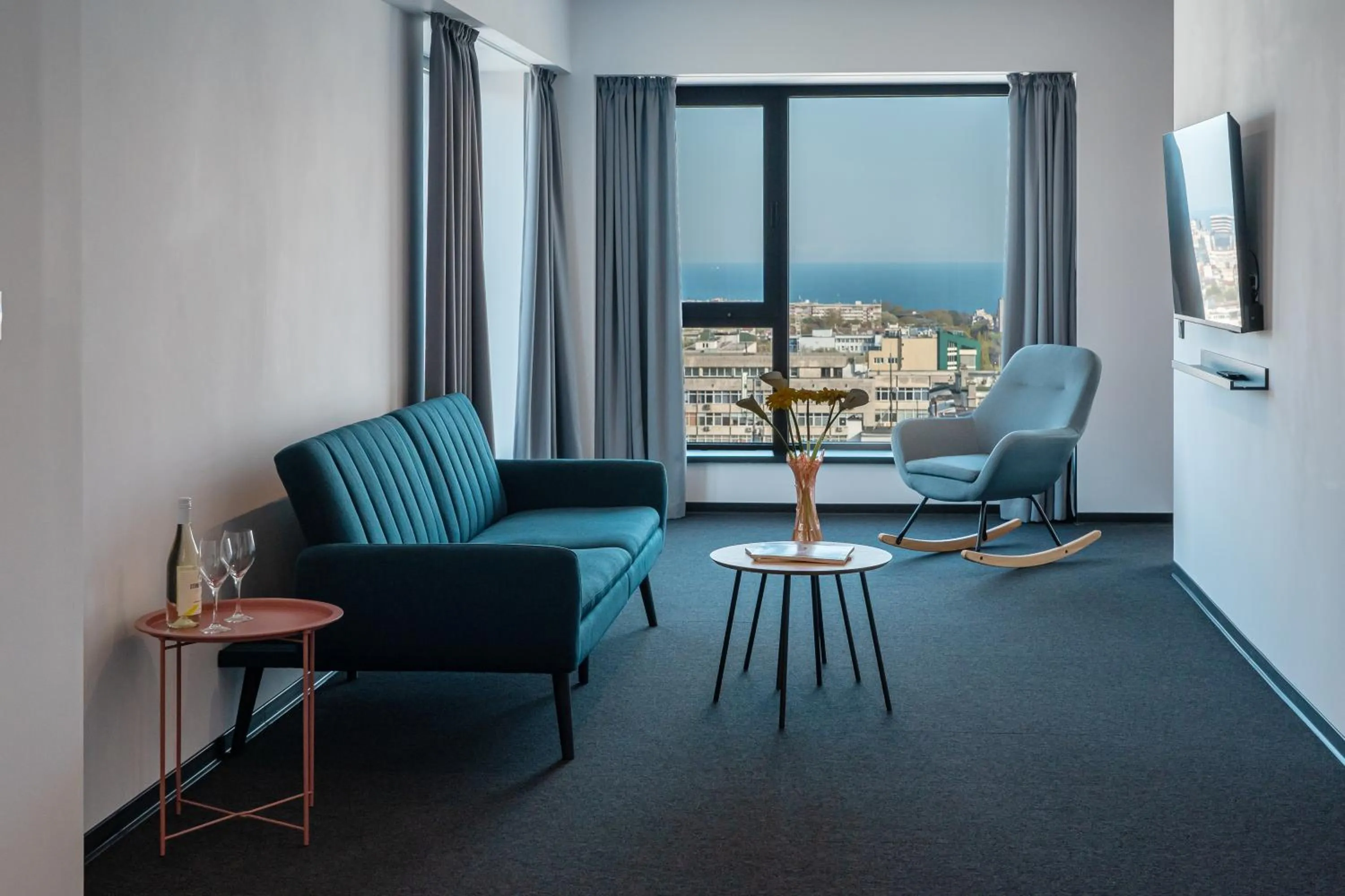 TV and multimedia in Hotel Campus 90 - Free Parking