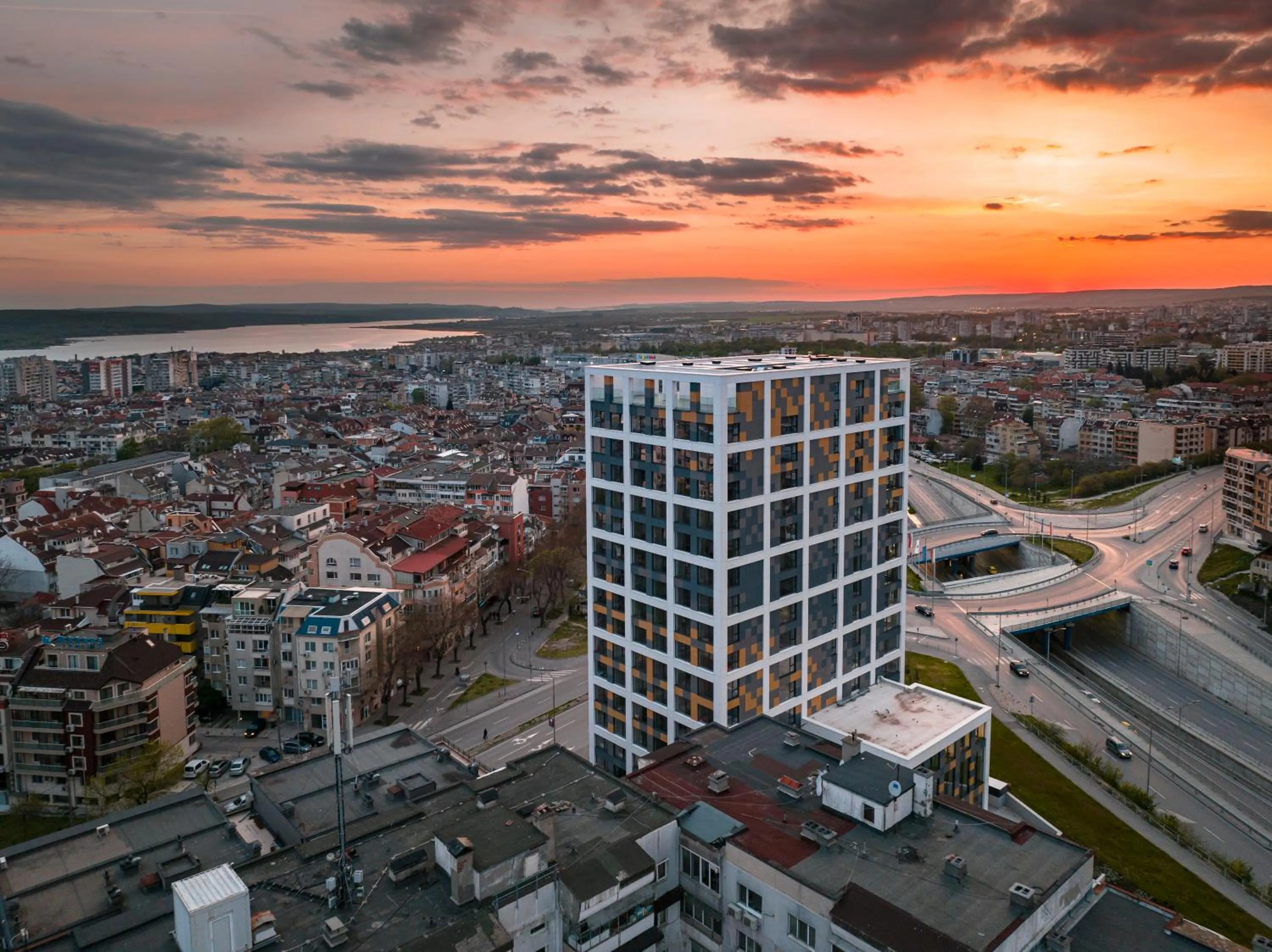 Property building in Hotel Campus 90 - Free Parking