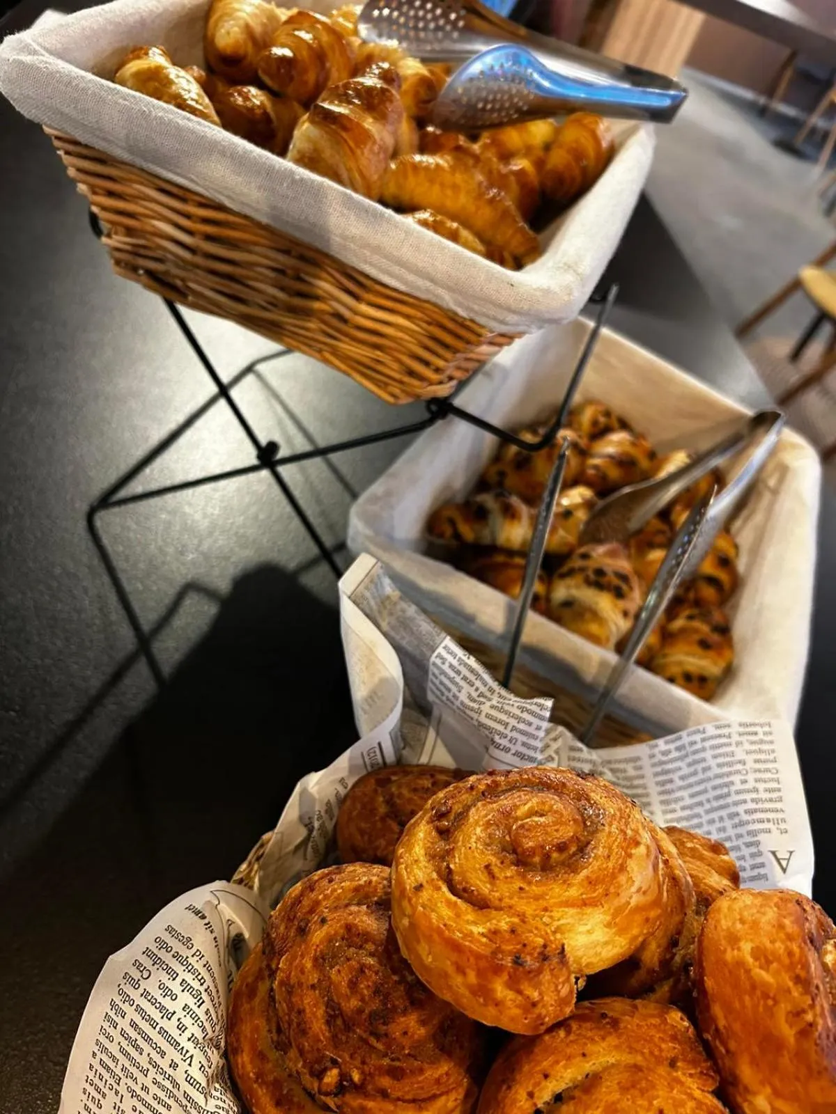 Restaurant/places to eat in Hotel Campus 90 - Free Parking