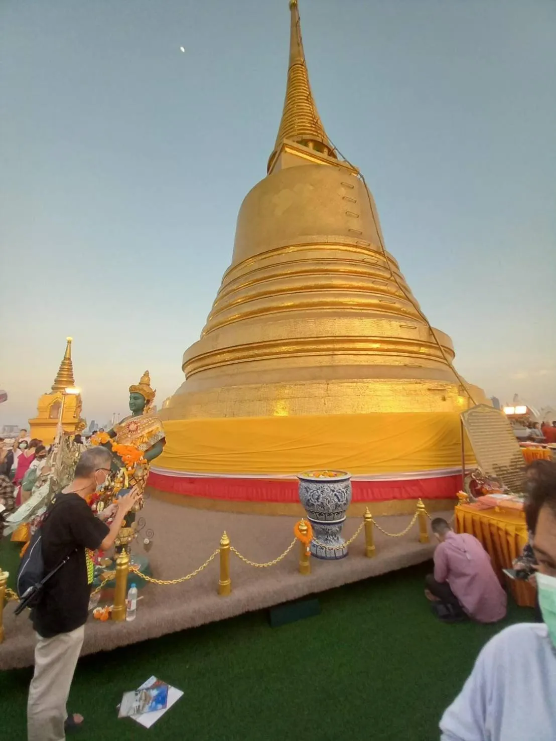 Property building in amazing khaosan hostel