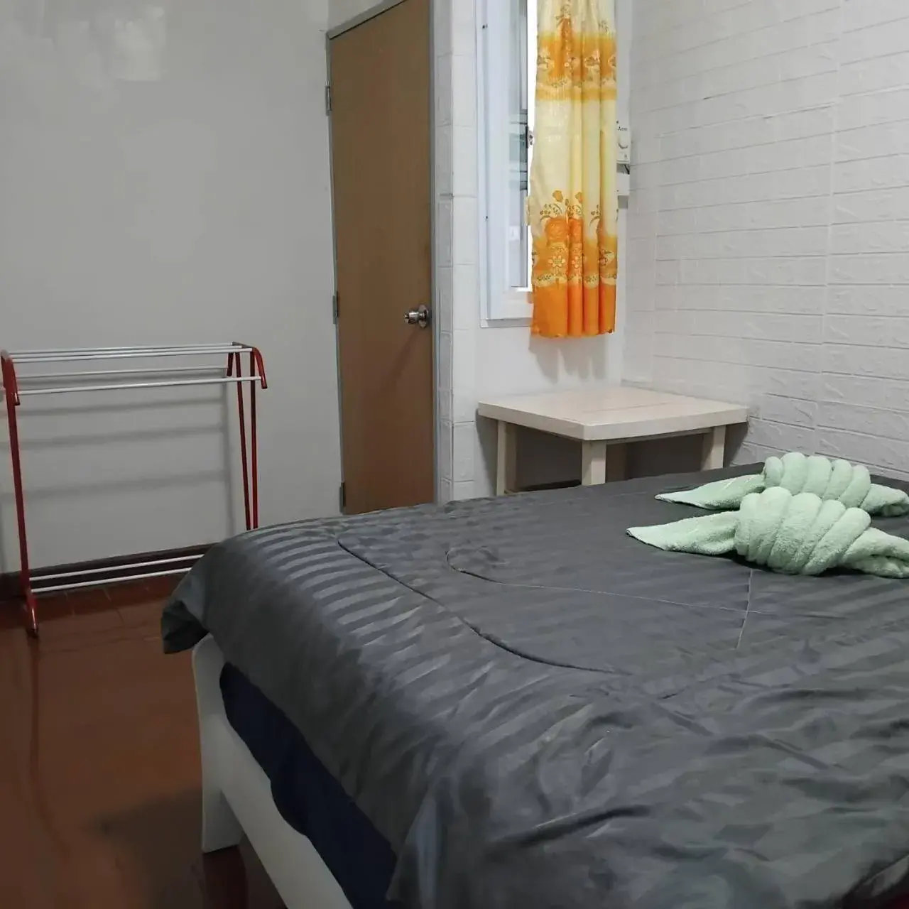 Double Room with Shared Bathroom in amazing khaosan hostel Double Room with Shared Bathroom in amazing khaosan hostel