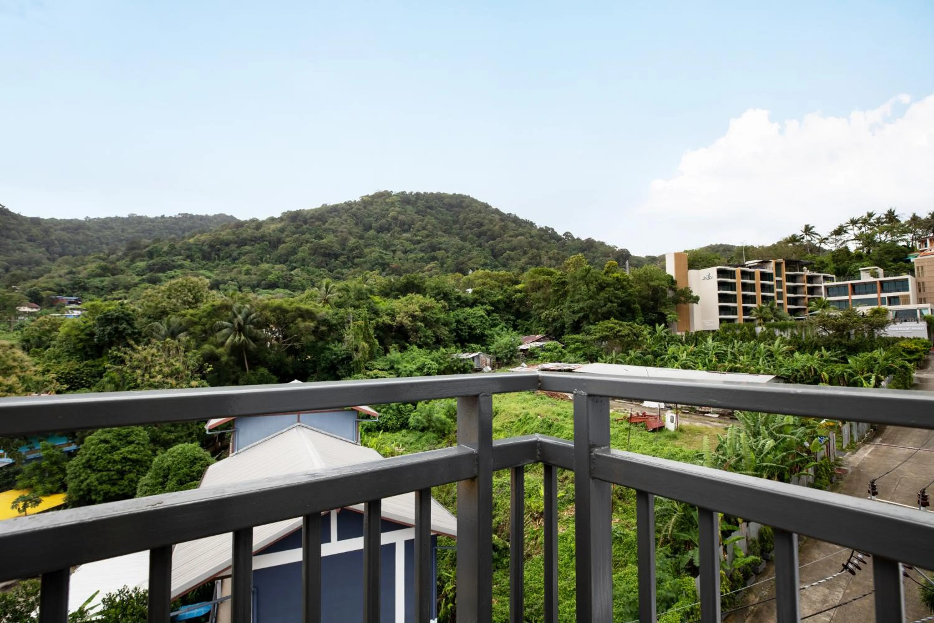 iCheck inn Darisa Patong