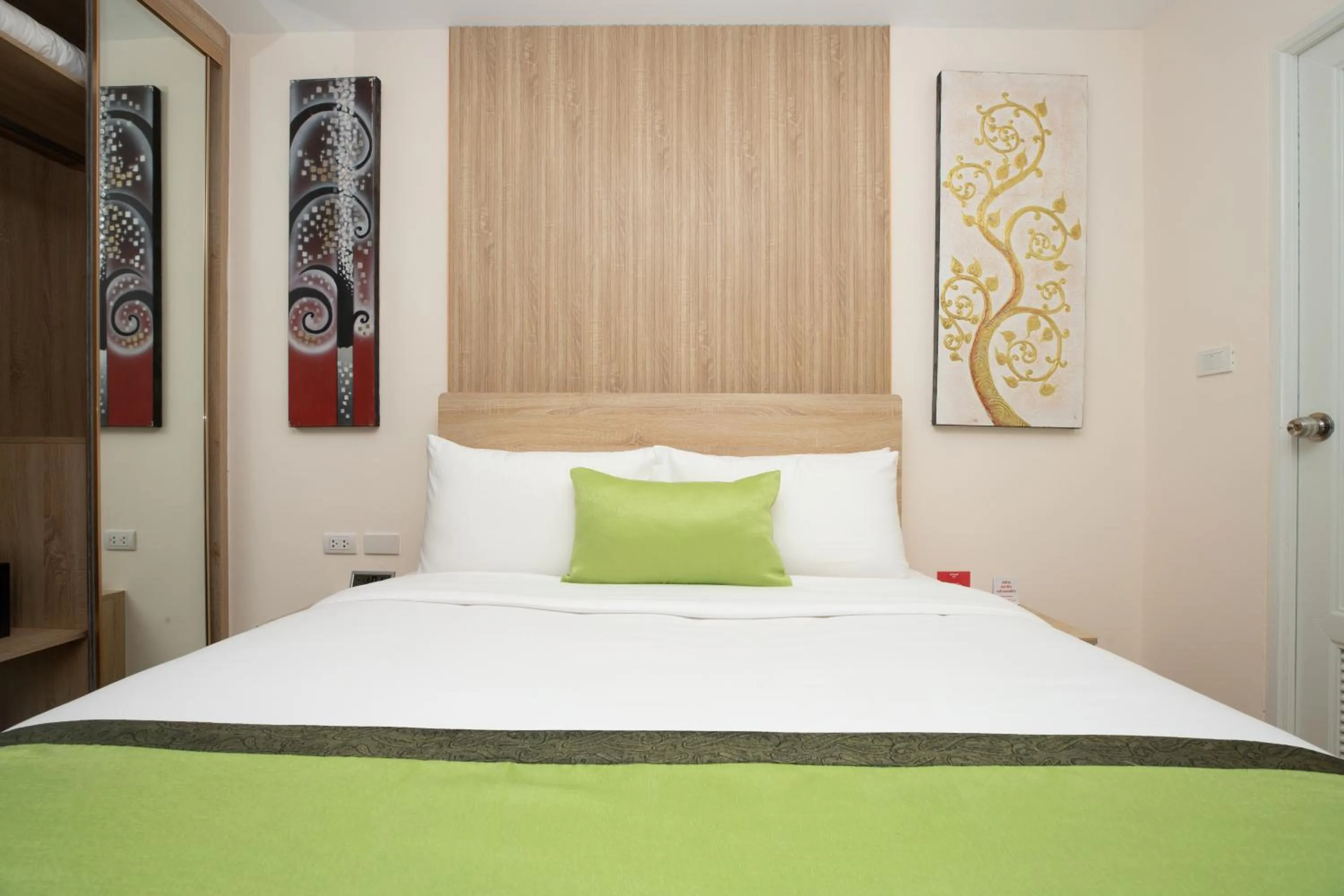 Photo of the whole room, Bed in iCheck inn Darisa Patong