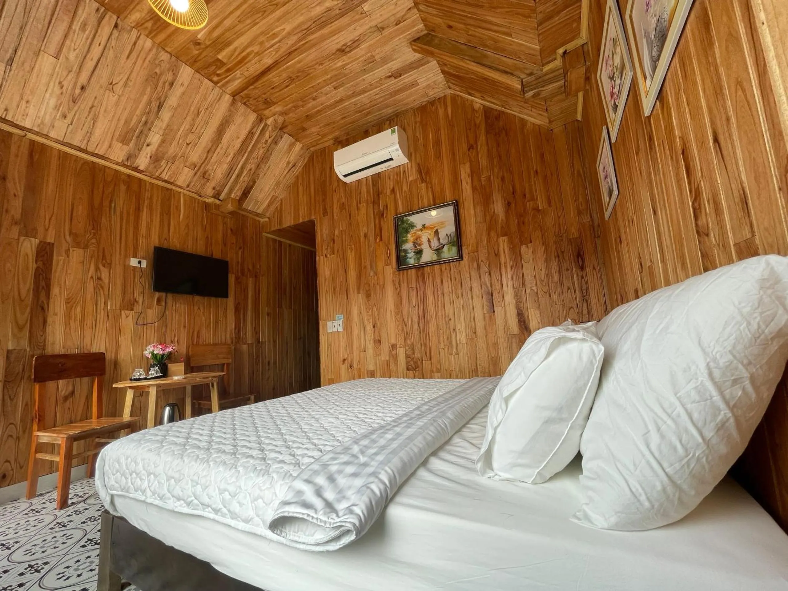 Photo of the whole room, Bed in My Tam Coc Bungalow Ninh Bình