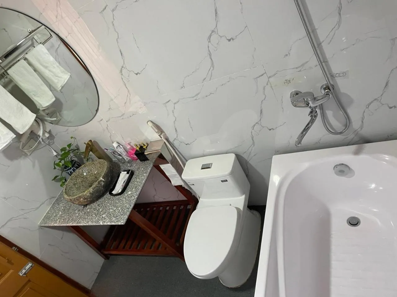 Toilet in My Tam Coc Bungalow Ninh Bình