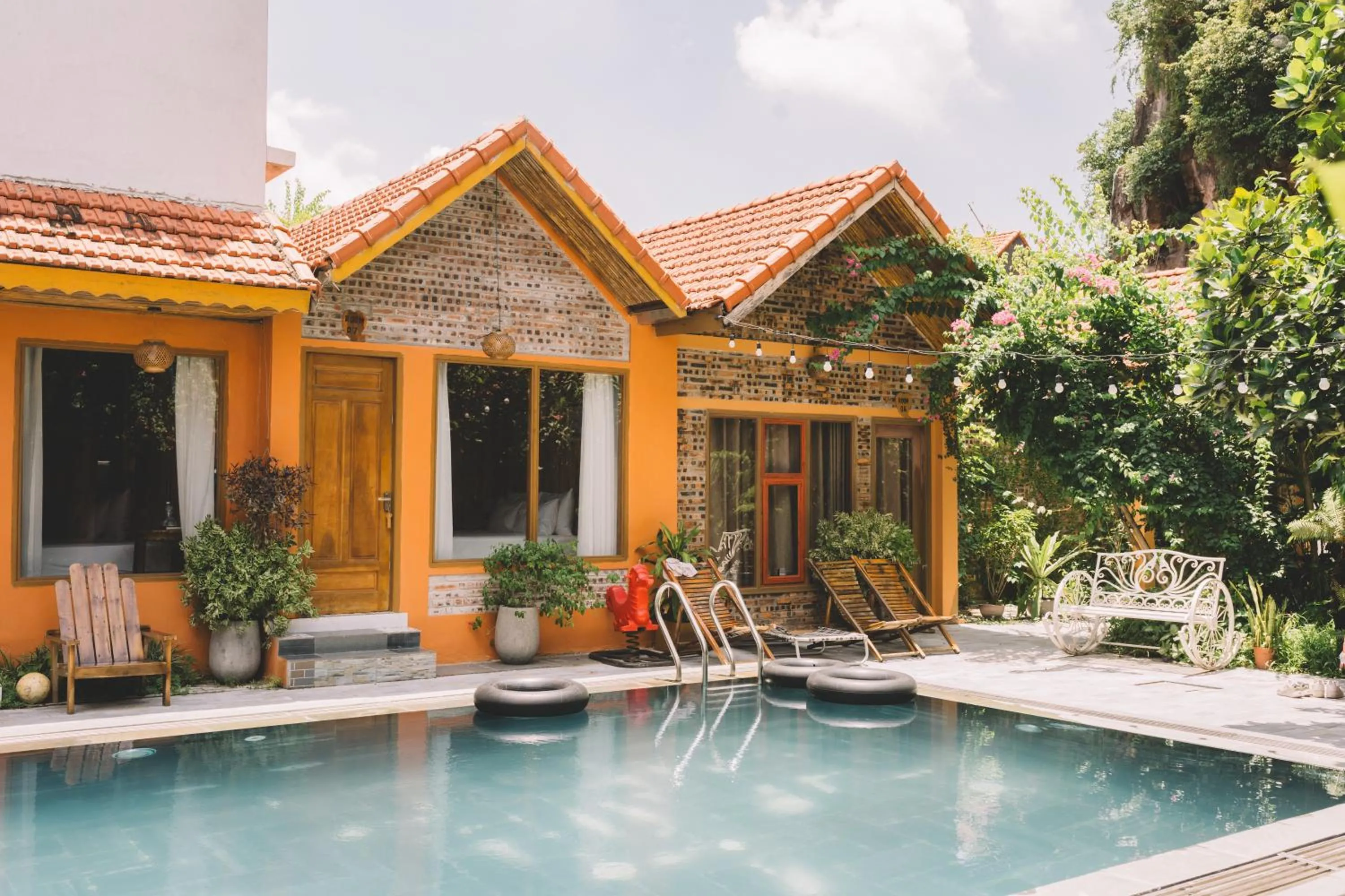 Pool view in My Tam Coc Bungalow Ninh Bình