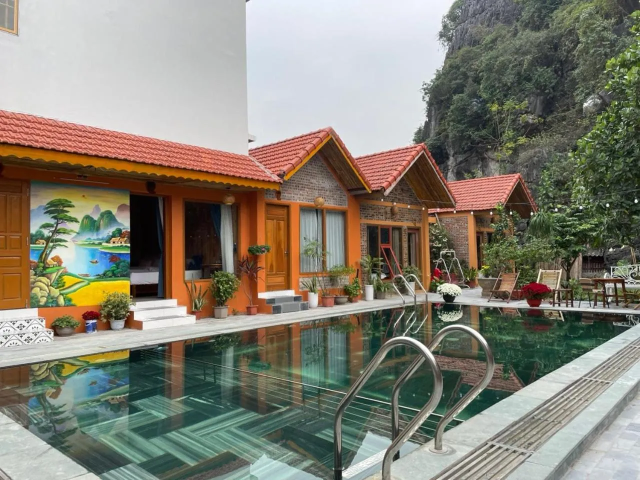 Pool view in My Tam Coc Bungalow Ninh Bình