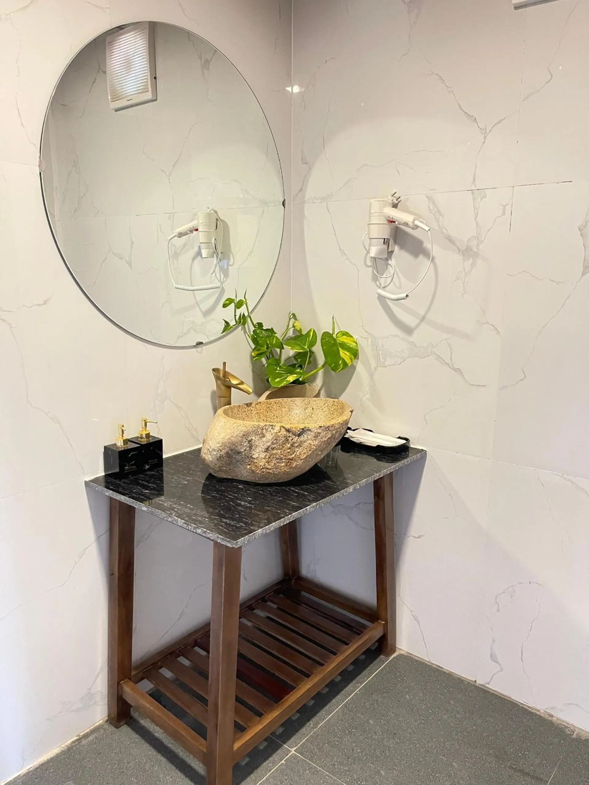 Toilet in My Tam Coc Bungalow Ninh Bình