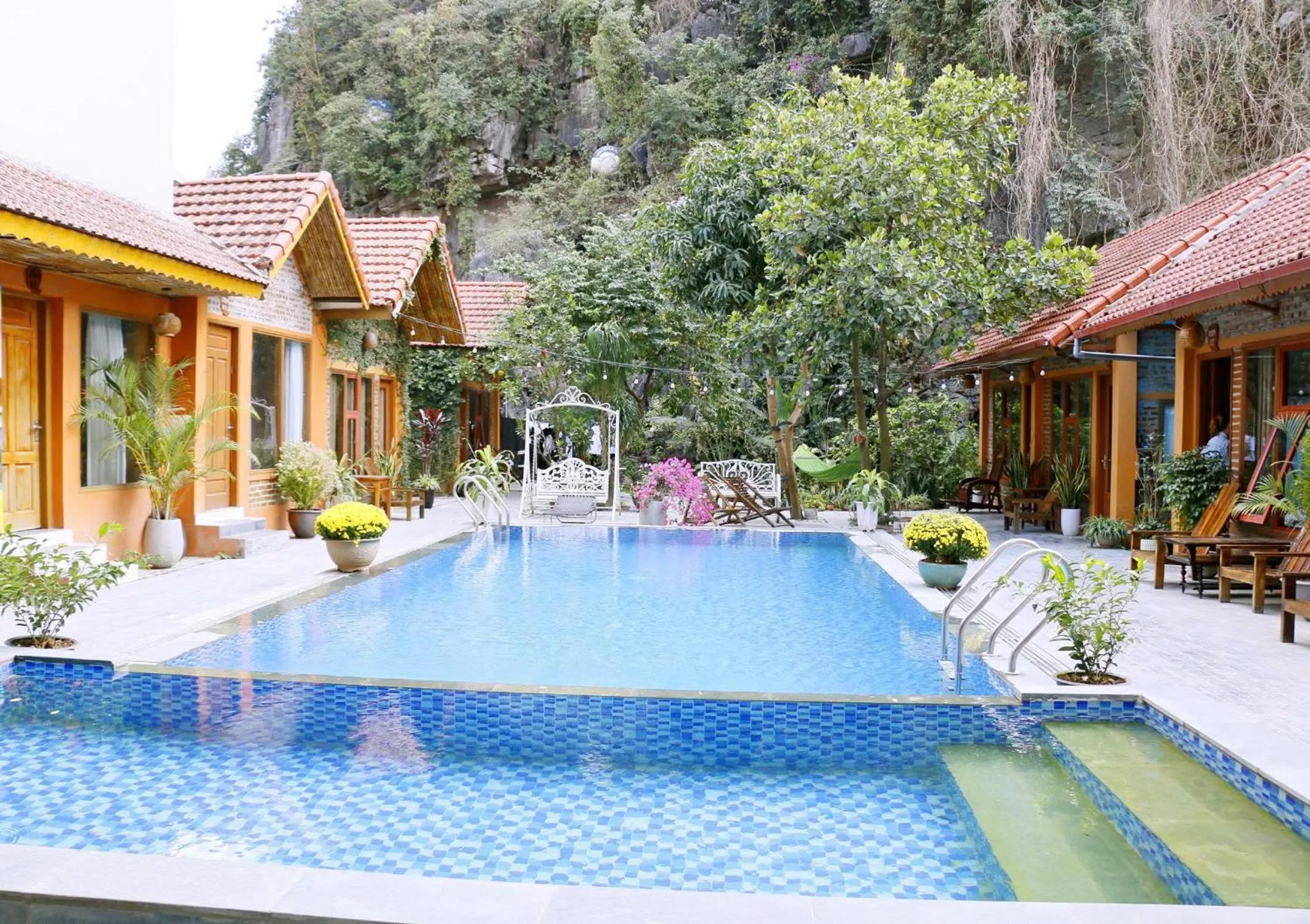 Swimming pool in My Tam Coc Bungalow Ninh Bình
