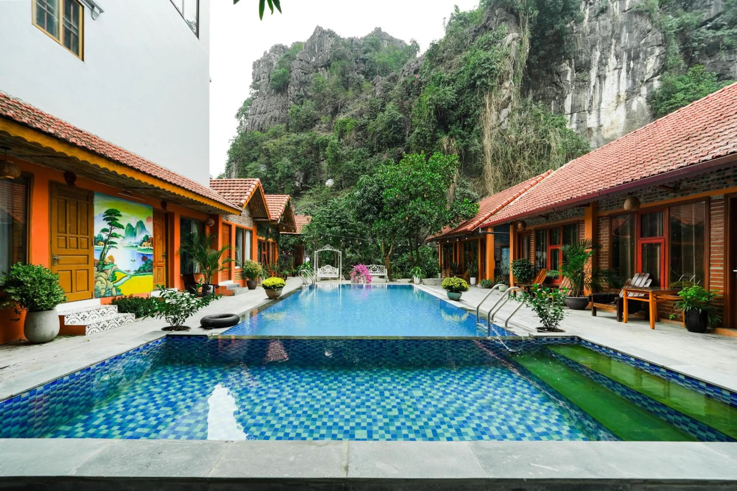 Pool view in My Tam Coc Bungalow Ninh Bình