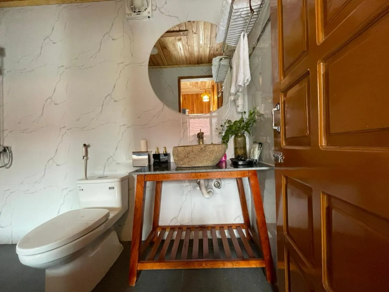 Toilet in My Tam Coc Bungalow Ninh Bình
