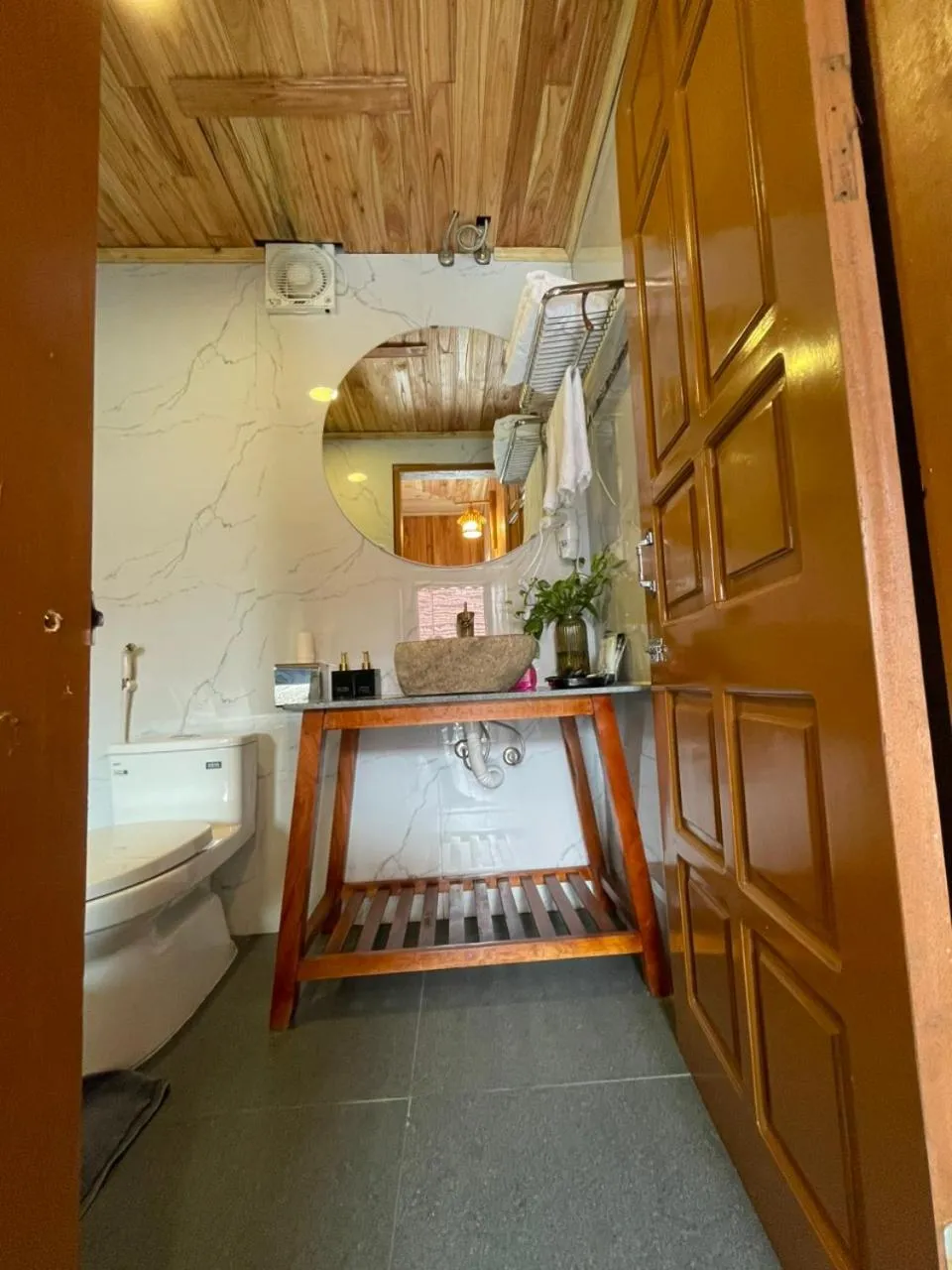 Toilet, Bed in My Tam Coc Bungalow Ninh Bình