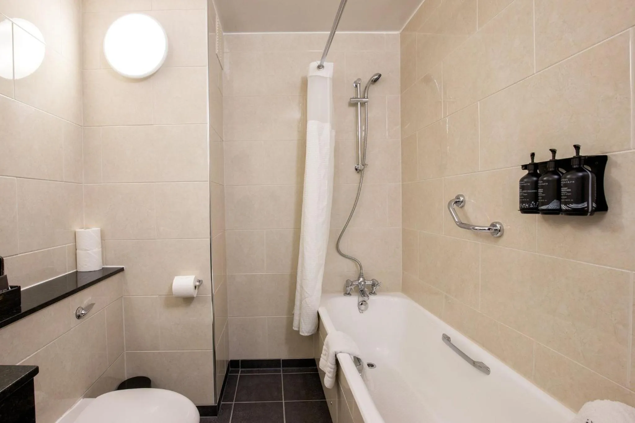 Photo of the whole room in Bedford Hotel