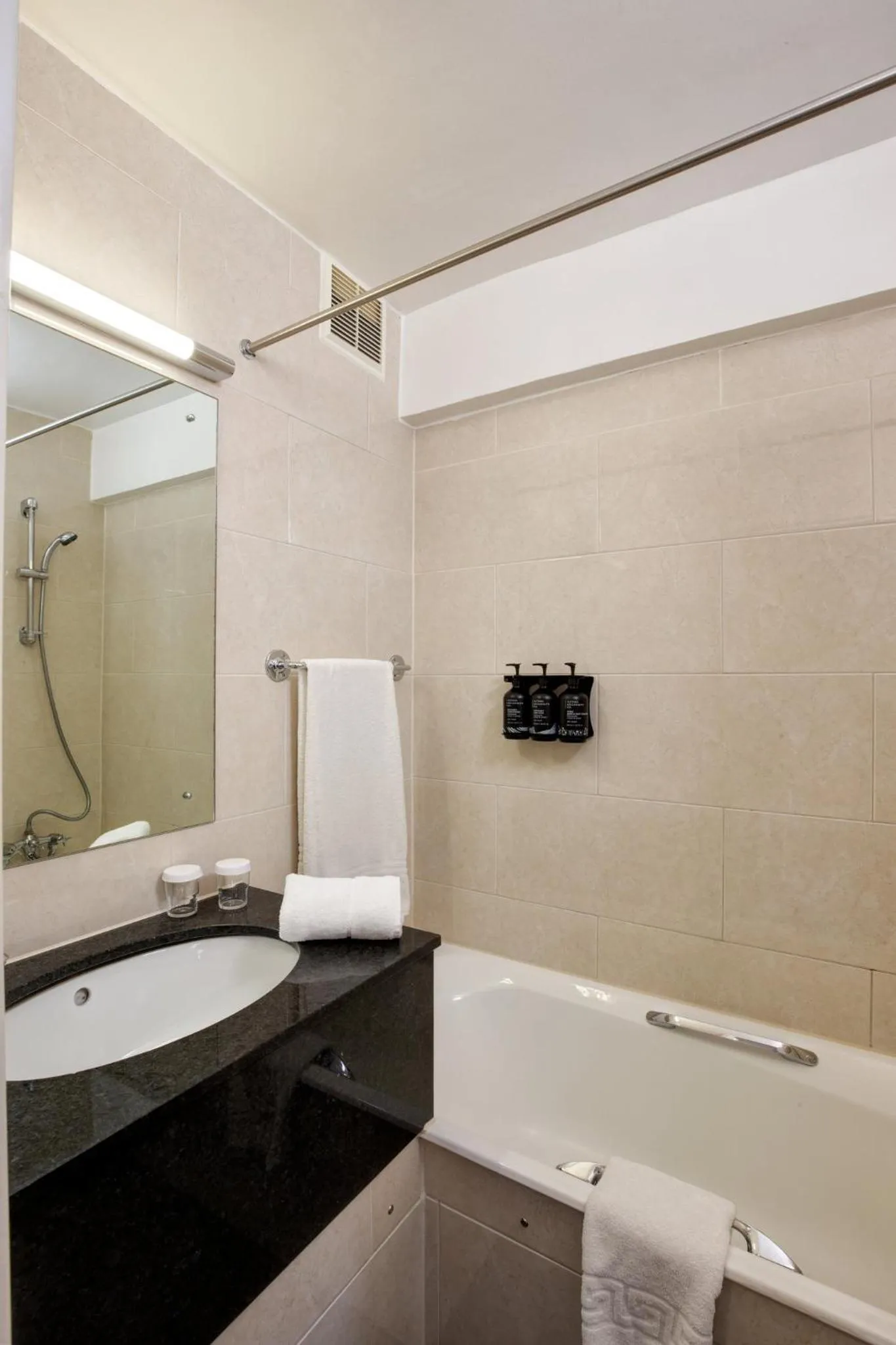 Photo of the whole room in Bedford Hotel