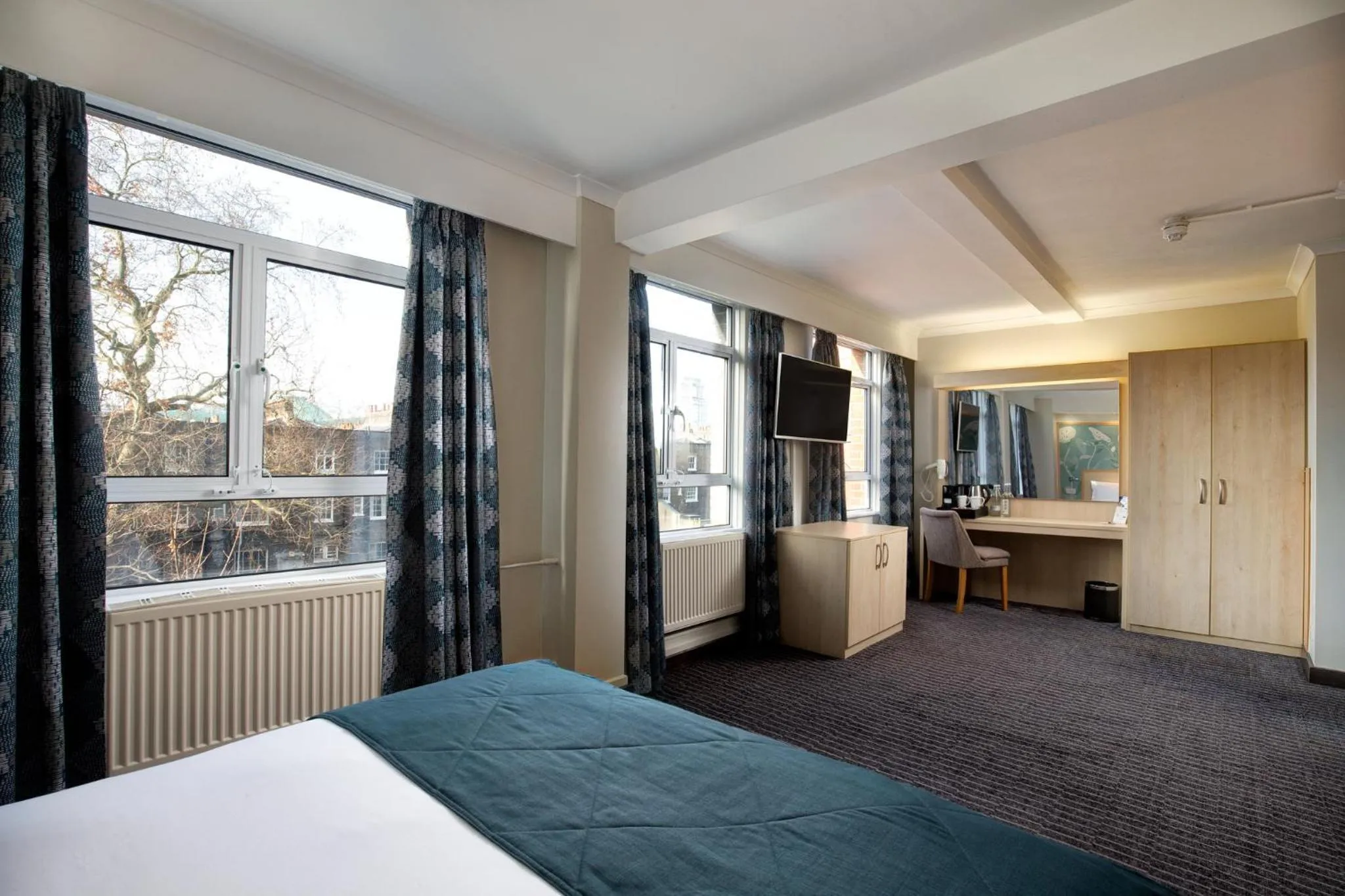 Bedroom, Bed in Bedford Hotel