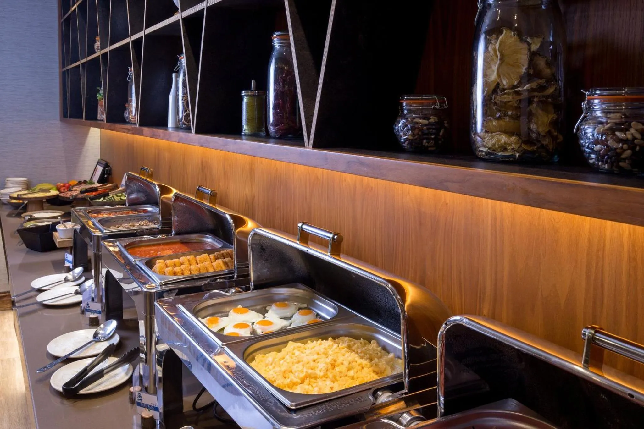 Buffet breakfast in Bedford Hotel