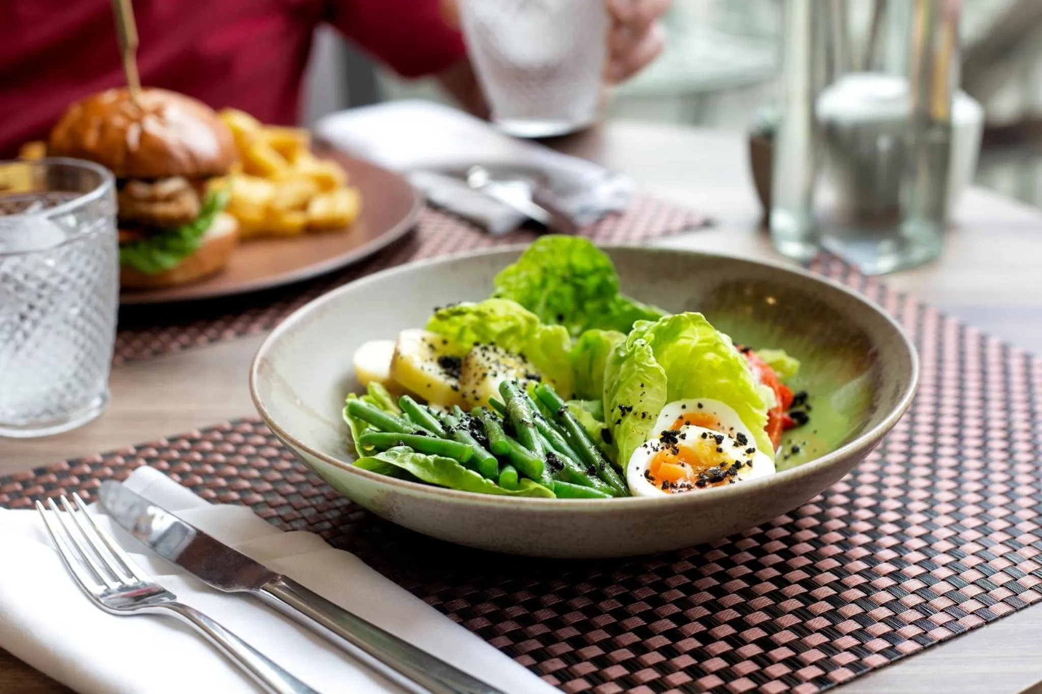 Restaurant/places to eat in Bedford Hotel