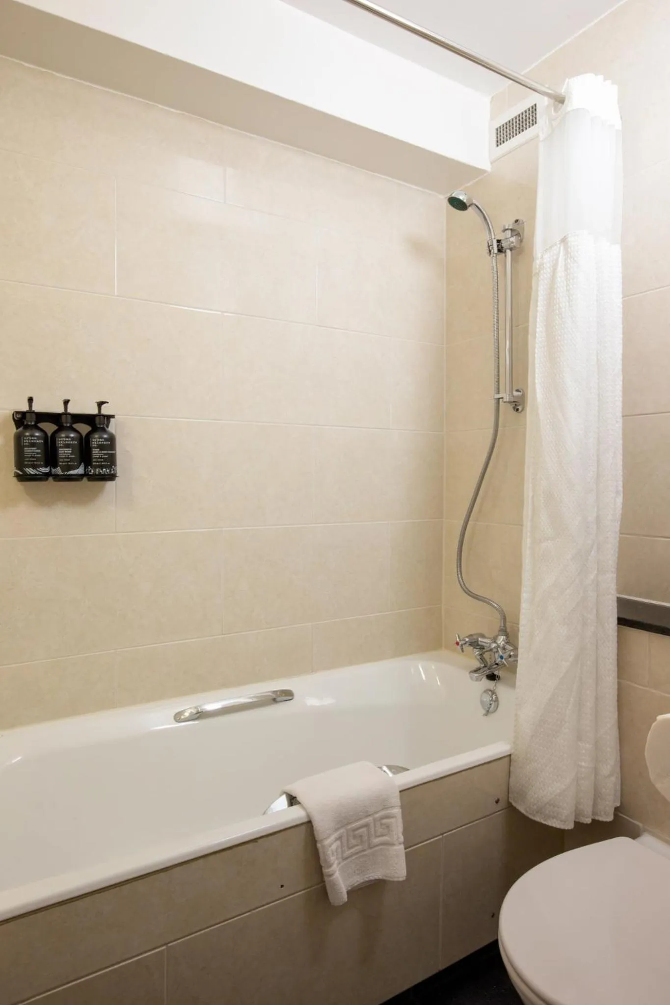 Photo of the whole room in Bedford Hotel