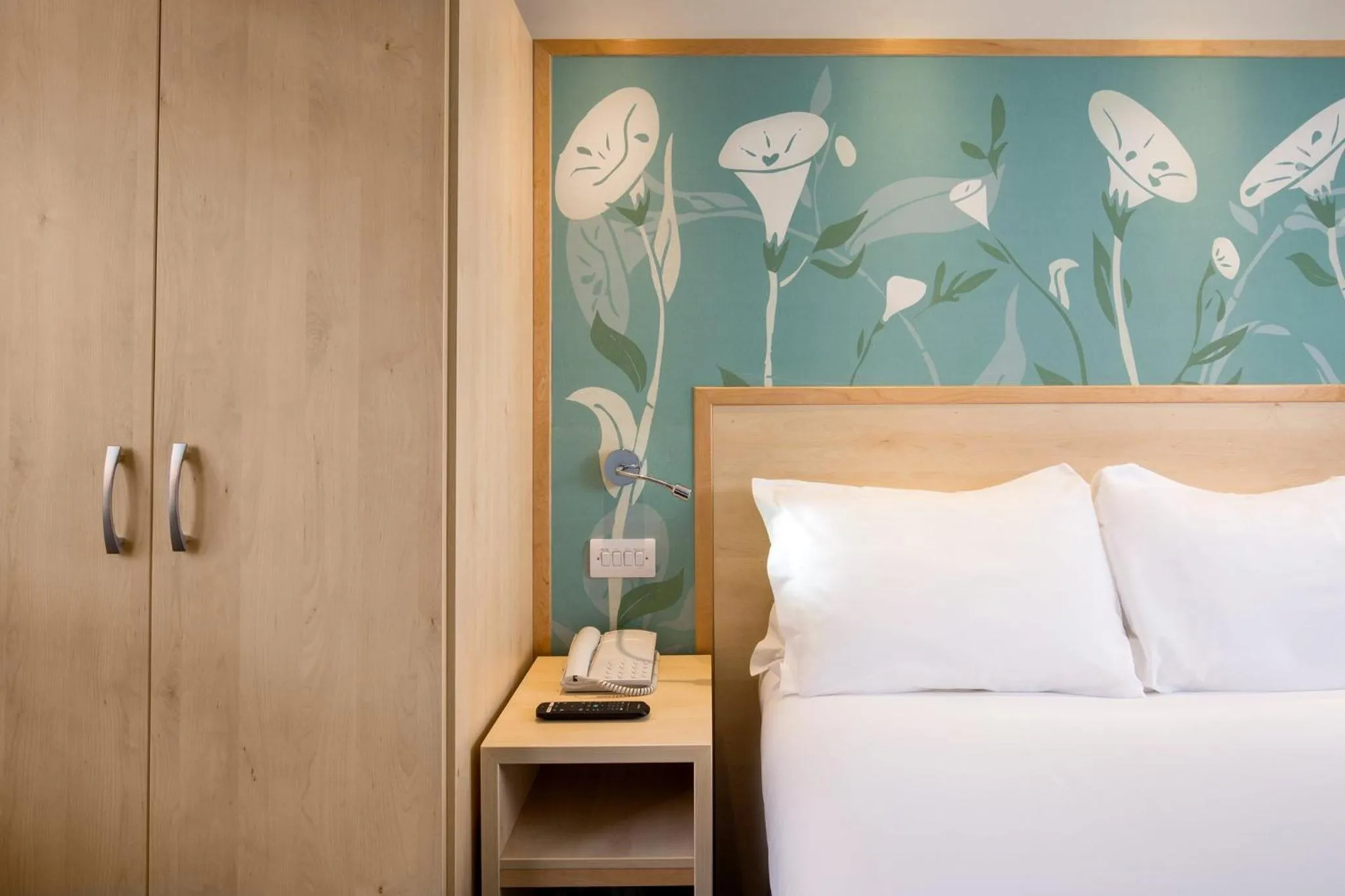 Photo of the whole room, Bed in Bedford Hotel