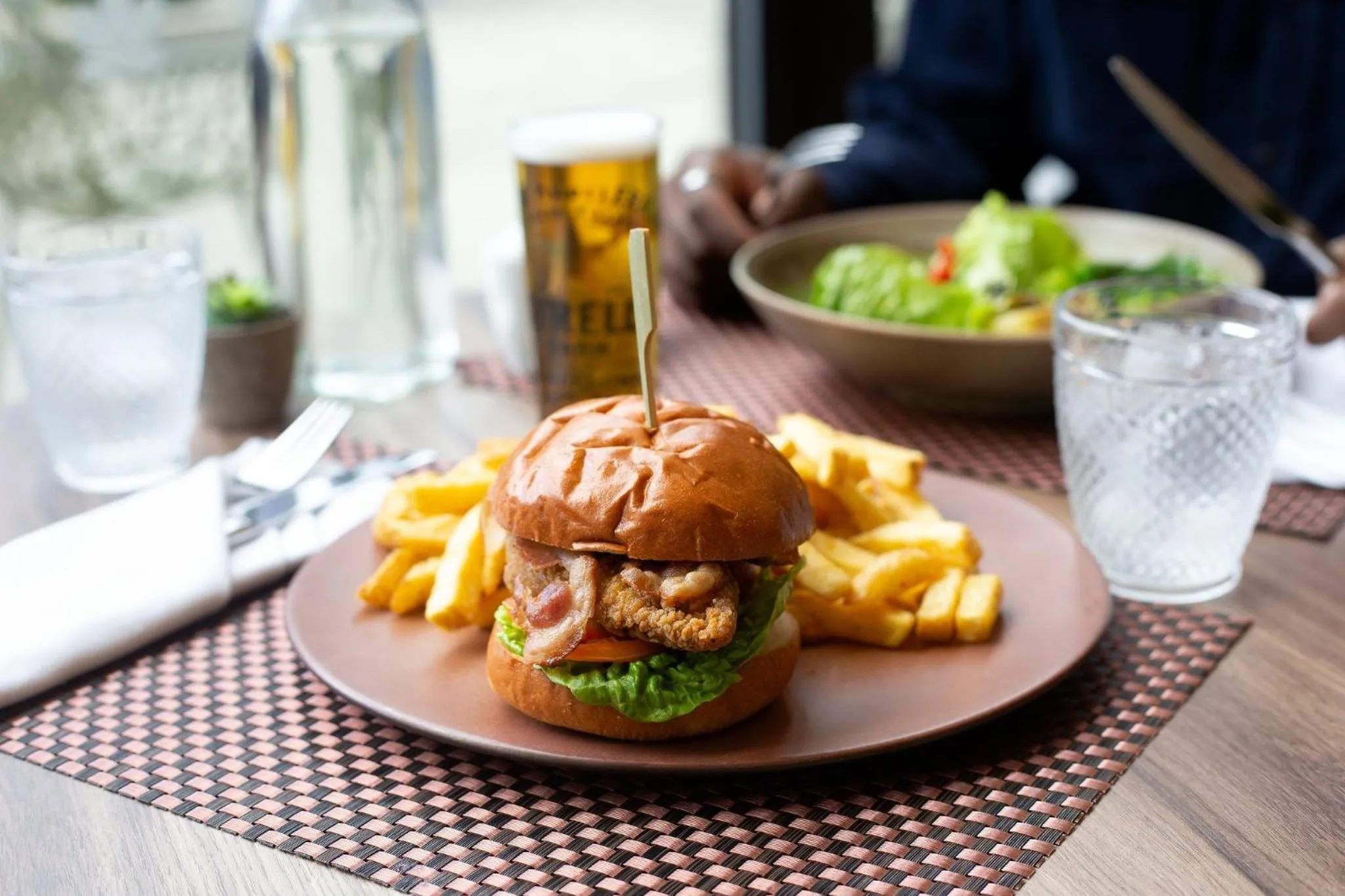 Restaurant/places to eat in Bedford Hotel