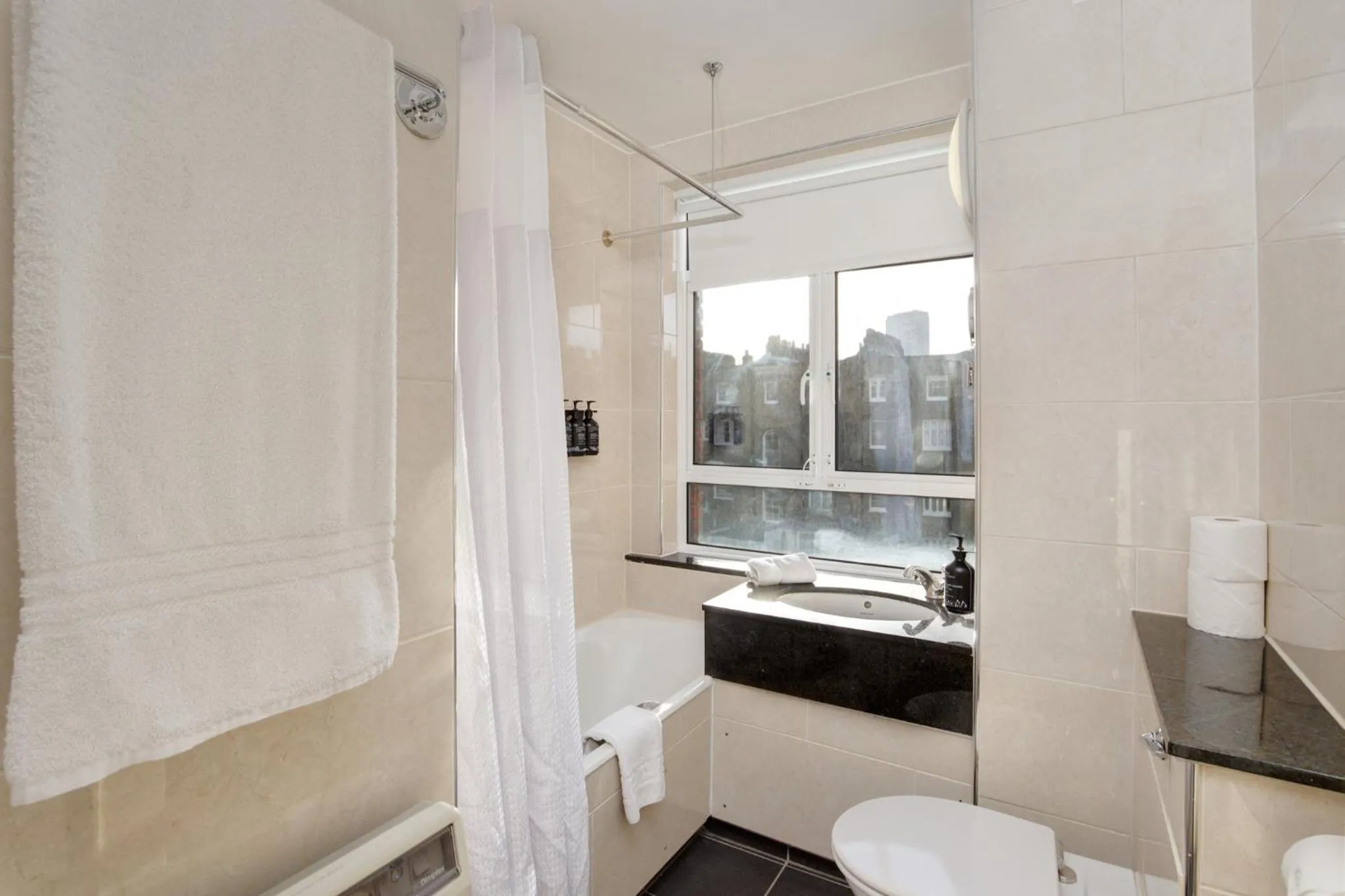 Photo of the whole room in Bedford Hotel