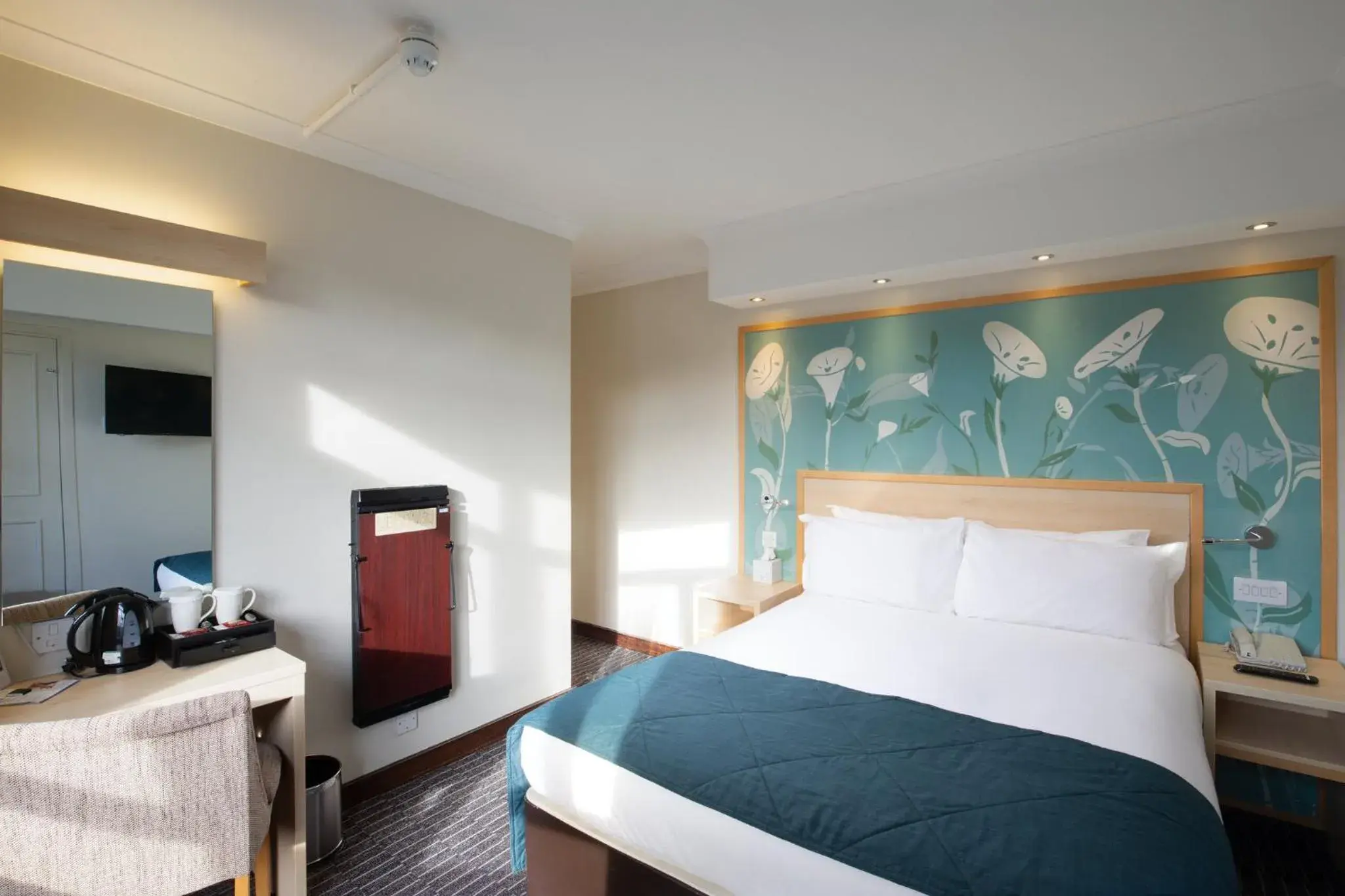 Photo of the whole room, Bed in Bedford Hotel Photo of the whole room, Bed in Bedford Hotel