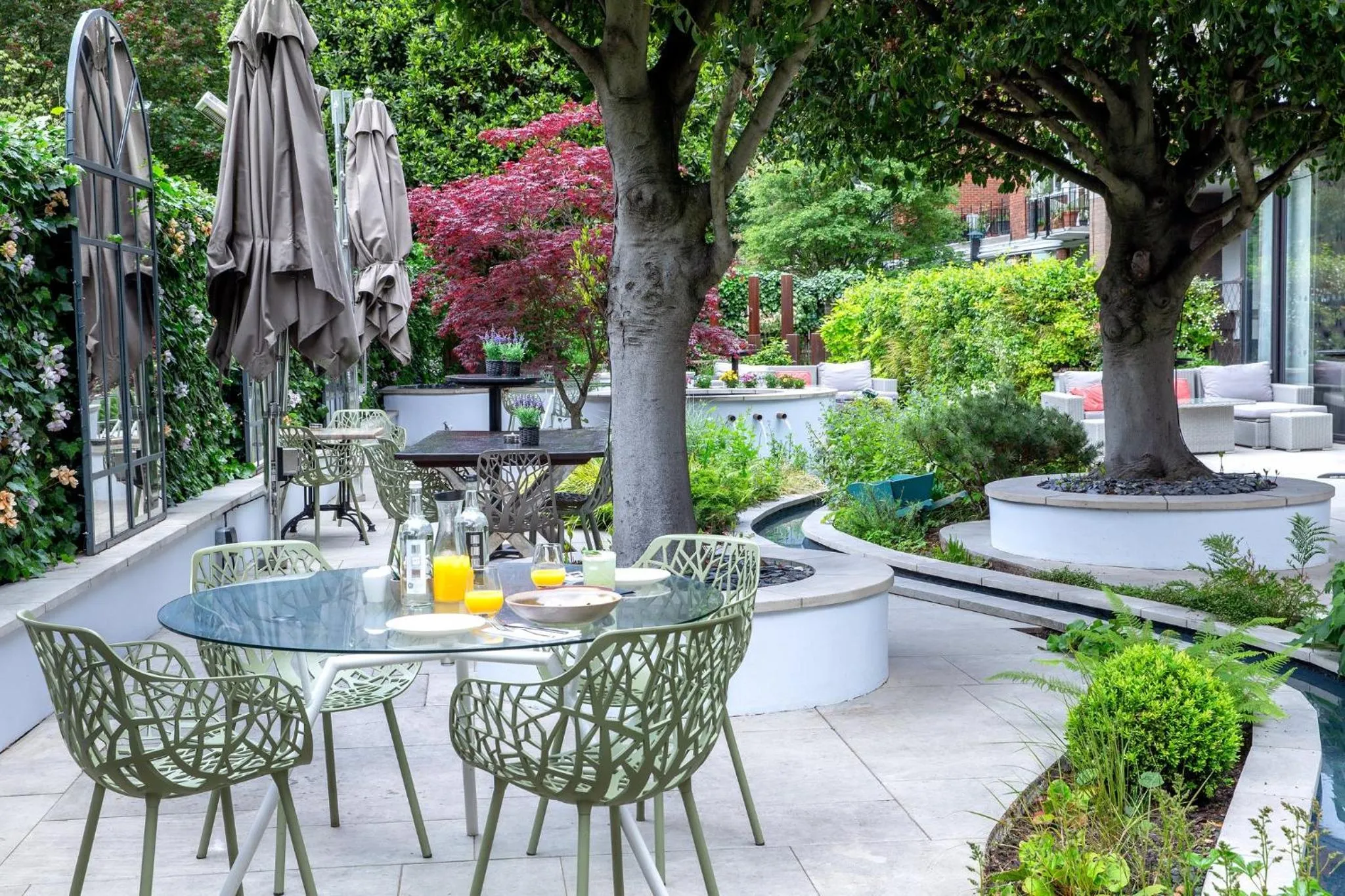 Garden in Bedford Hotel