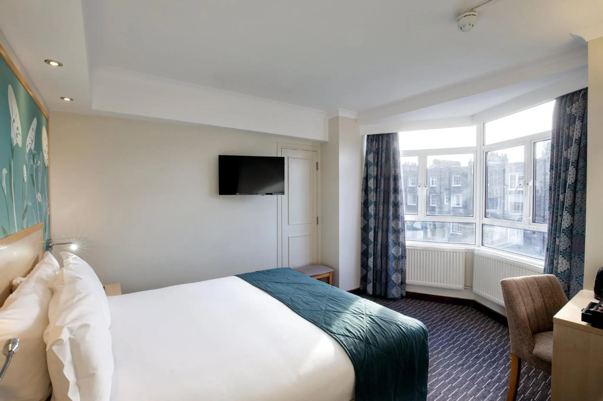 Photo of the whole room, Bed in Bedford Hotel