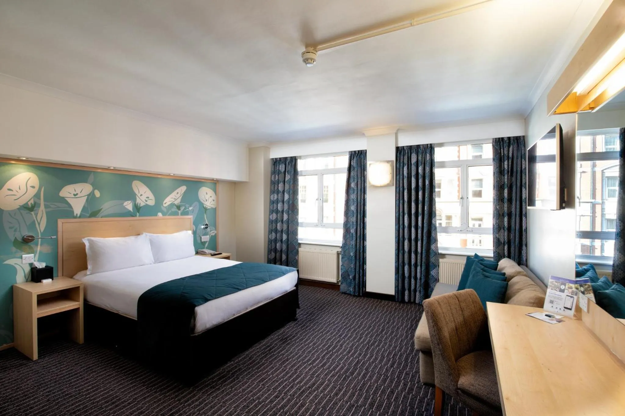 Photo of the whole room, Bed in Bedford Hotel