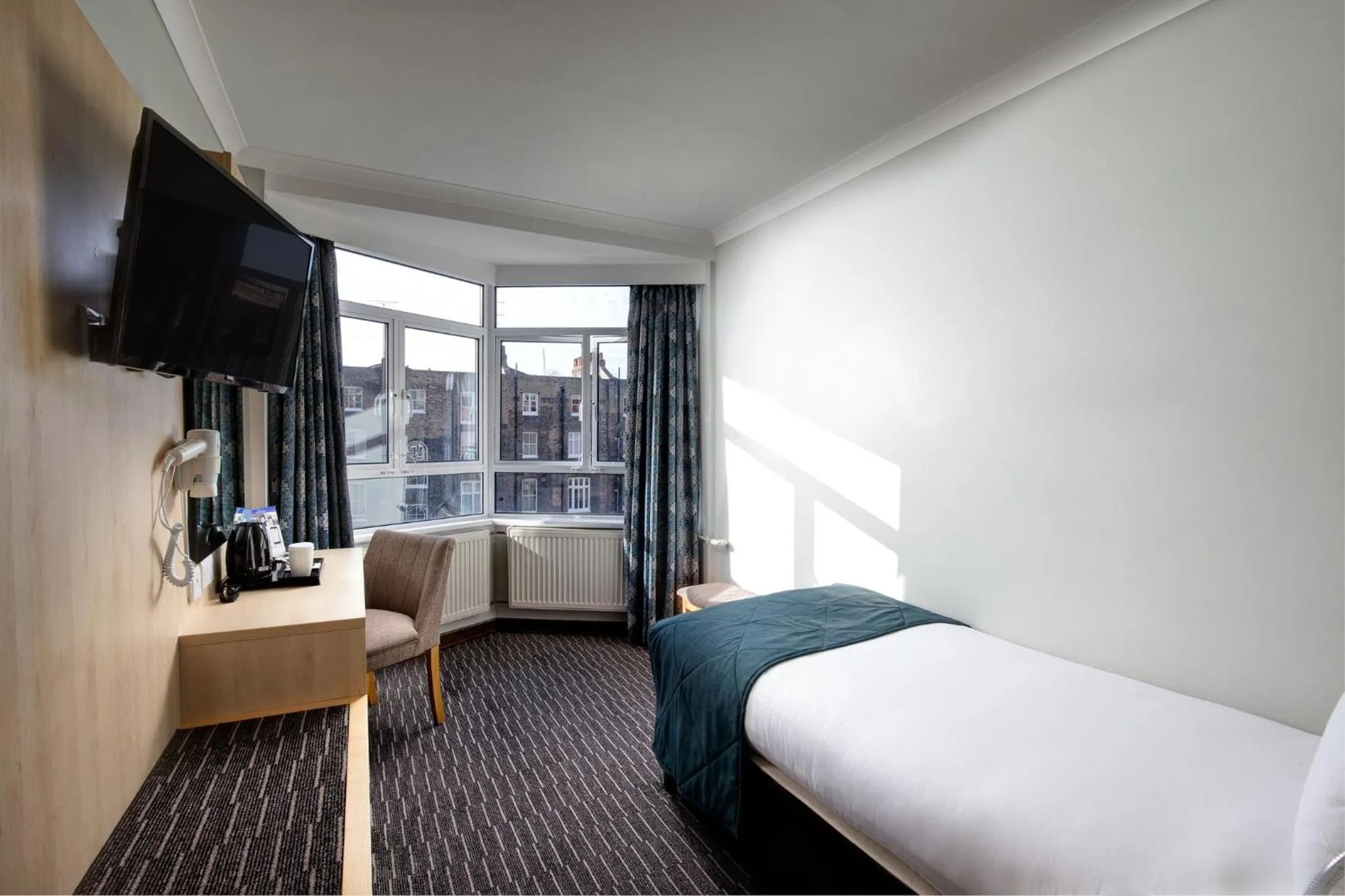 Photo of the whole room, Bed in Bedford Hotel