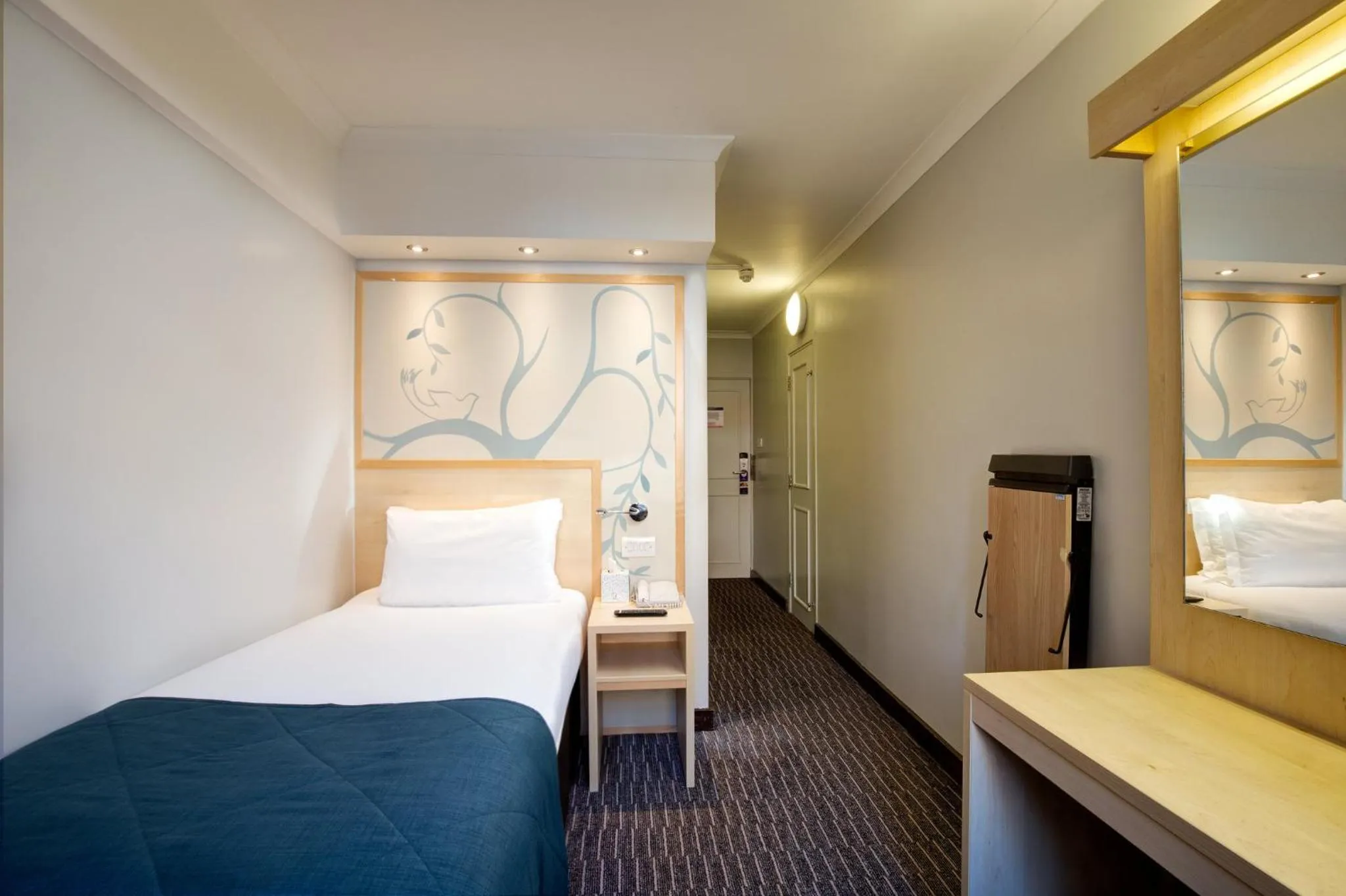 Photo of the whole room, Bed in Bedford Hotel