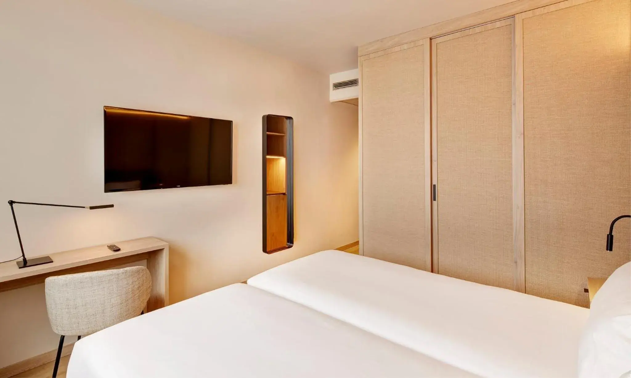 Photo of the whole room, Bed in Sercotel Pozuelo Photo of the whole room, Bed in Sercotel Pozuelo