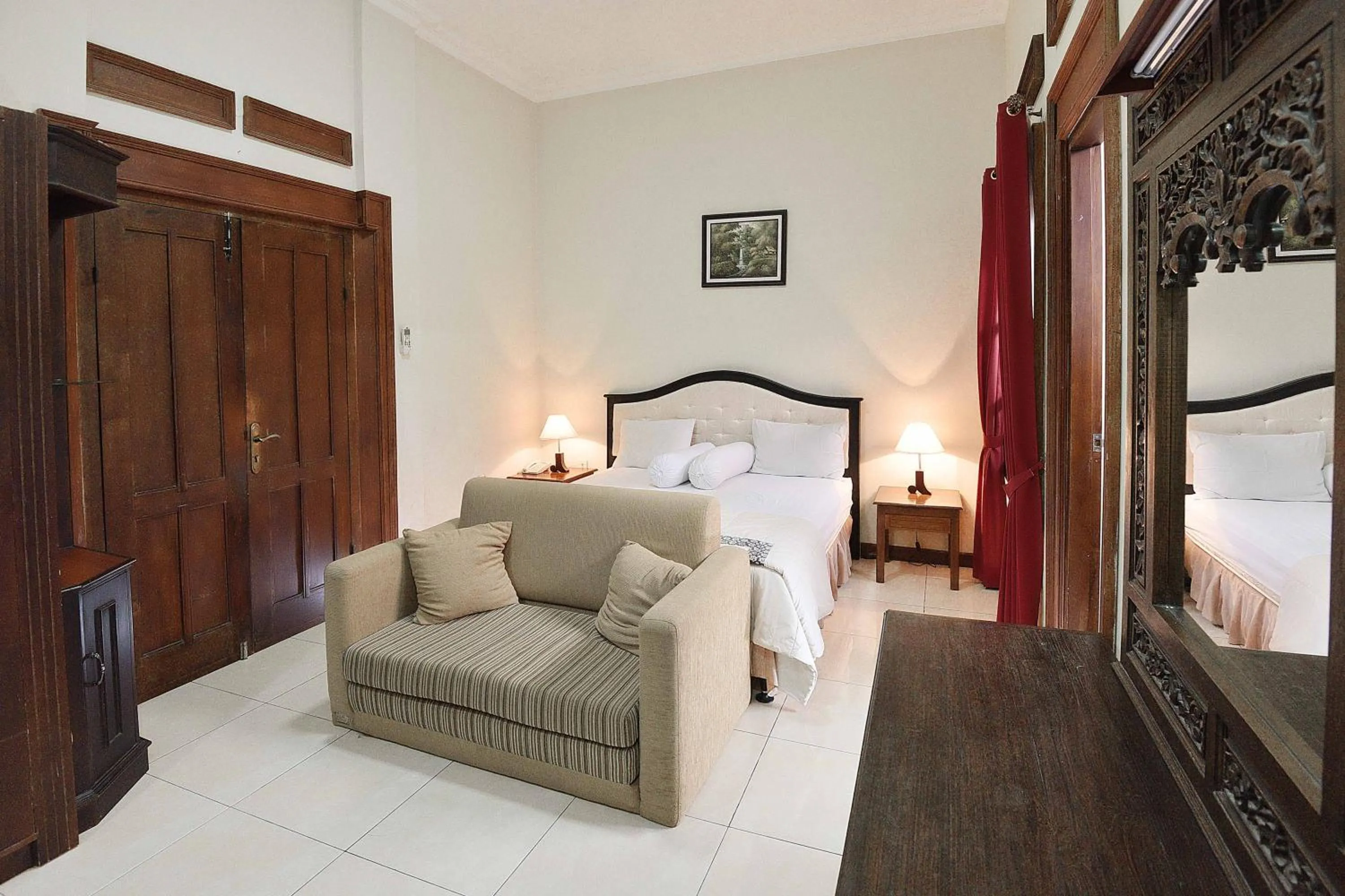 Bedroom, Bed in Ndalem Maharani Guest House