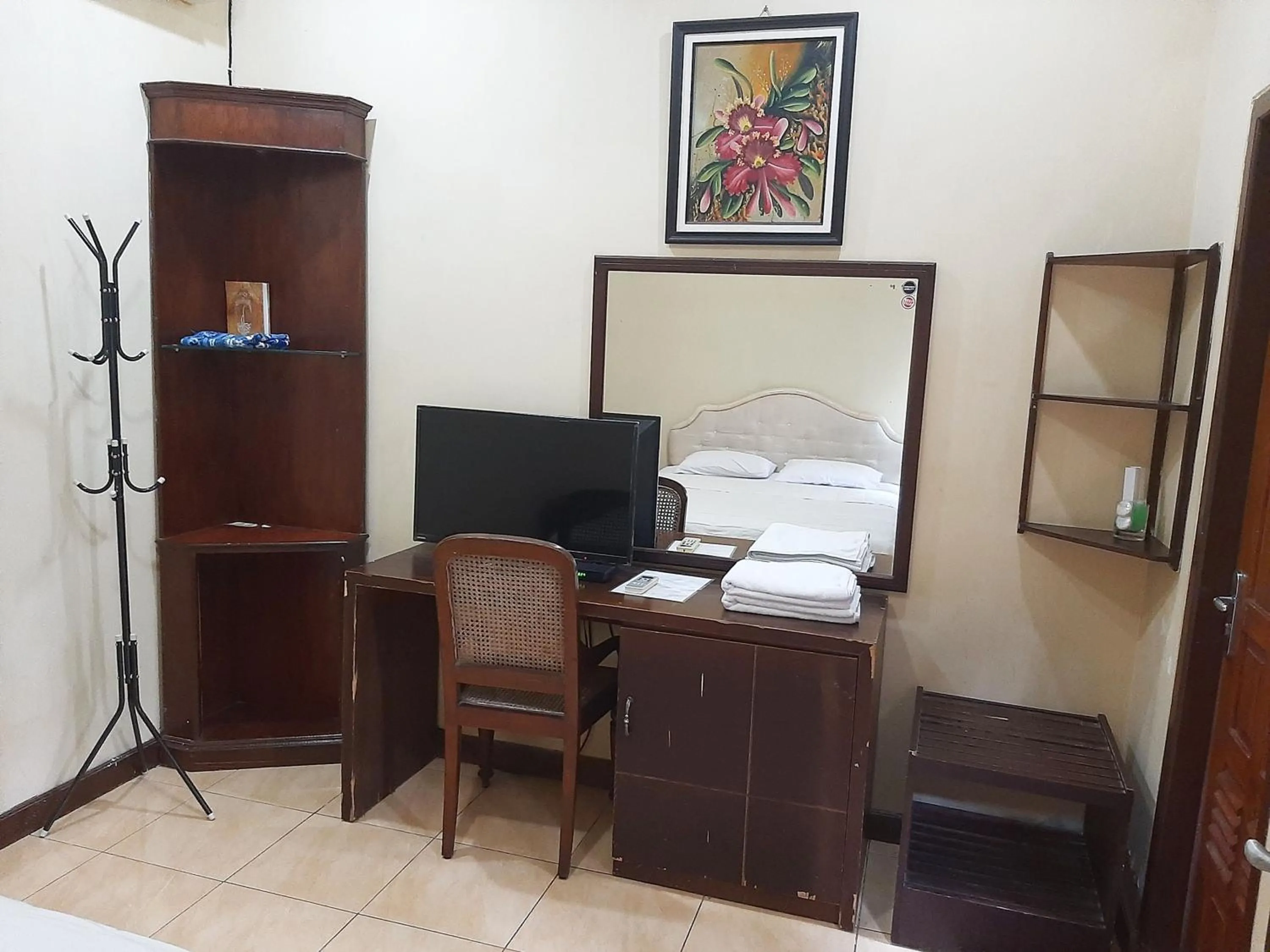 Bed in Ndalem Maharani Guest House