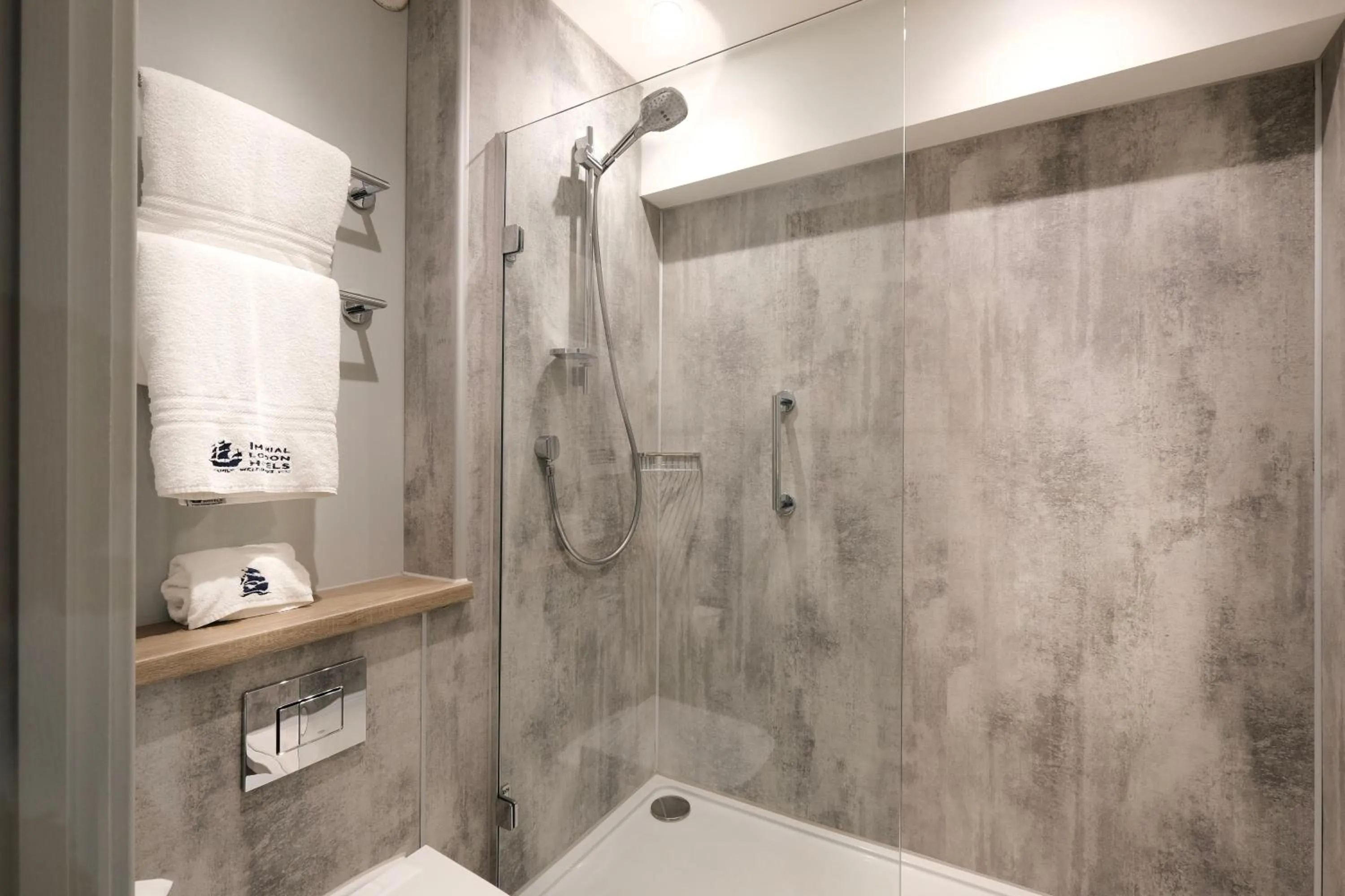 Shower in Royal National Hotel