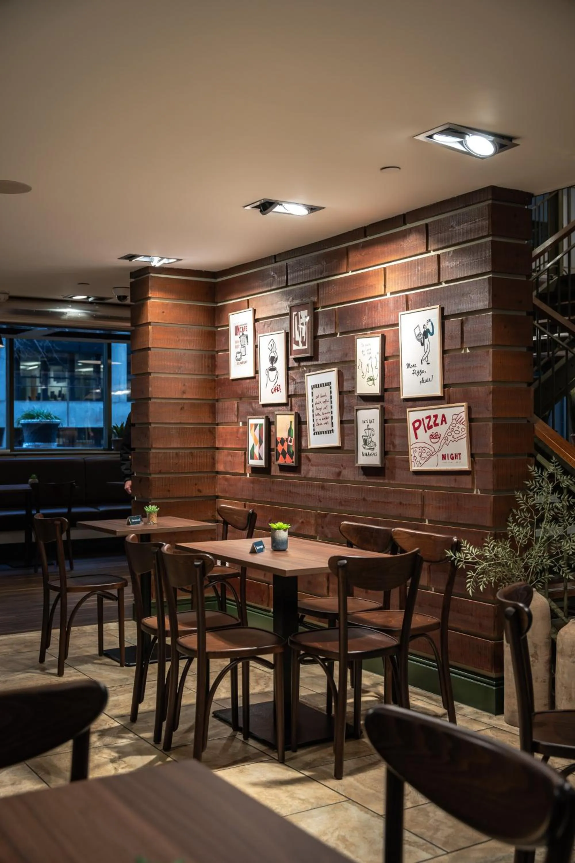 Restaurant/places to eat in Royal National Hotel