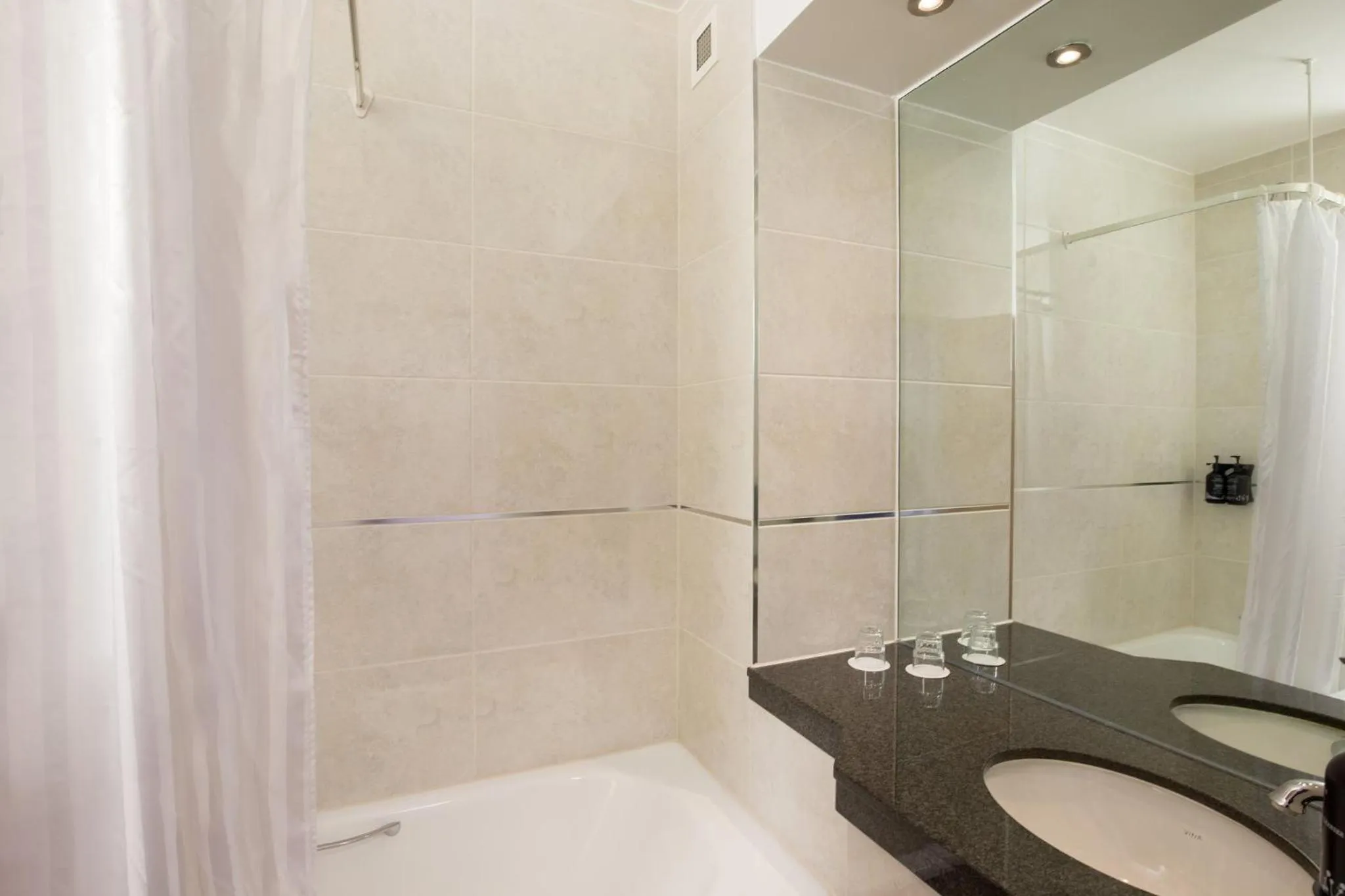 Bathroom in Royal National Hotel