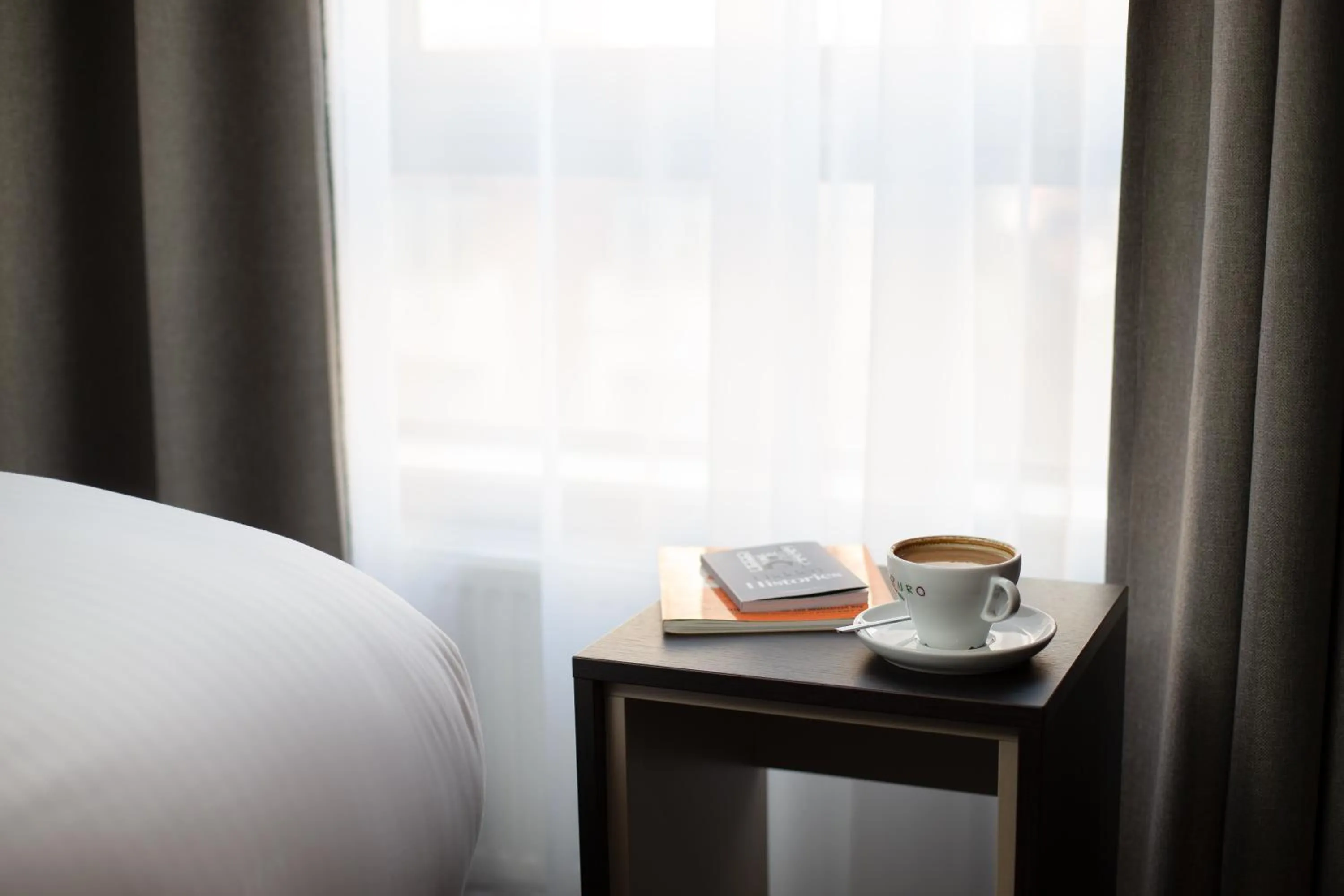 Bedroom, Bed in Royal National Hotel