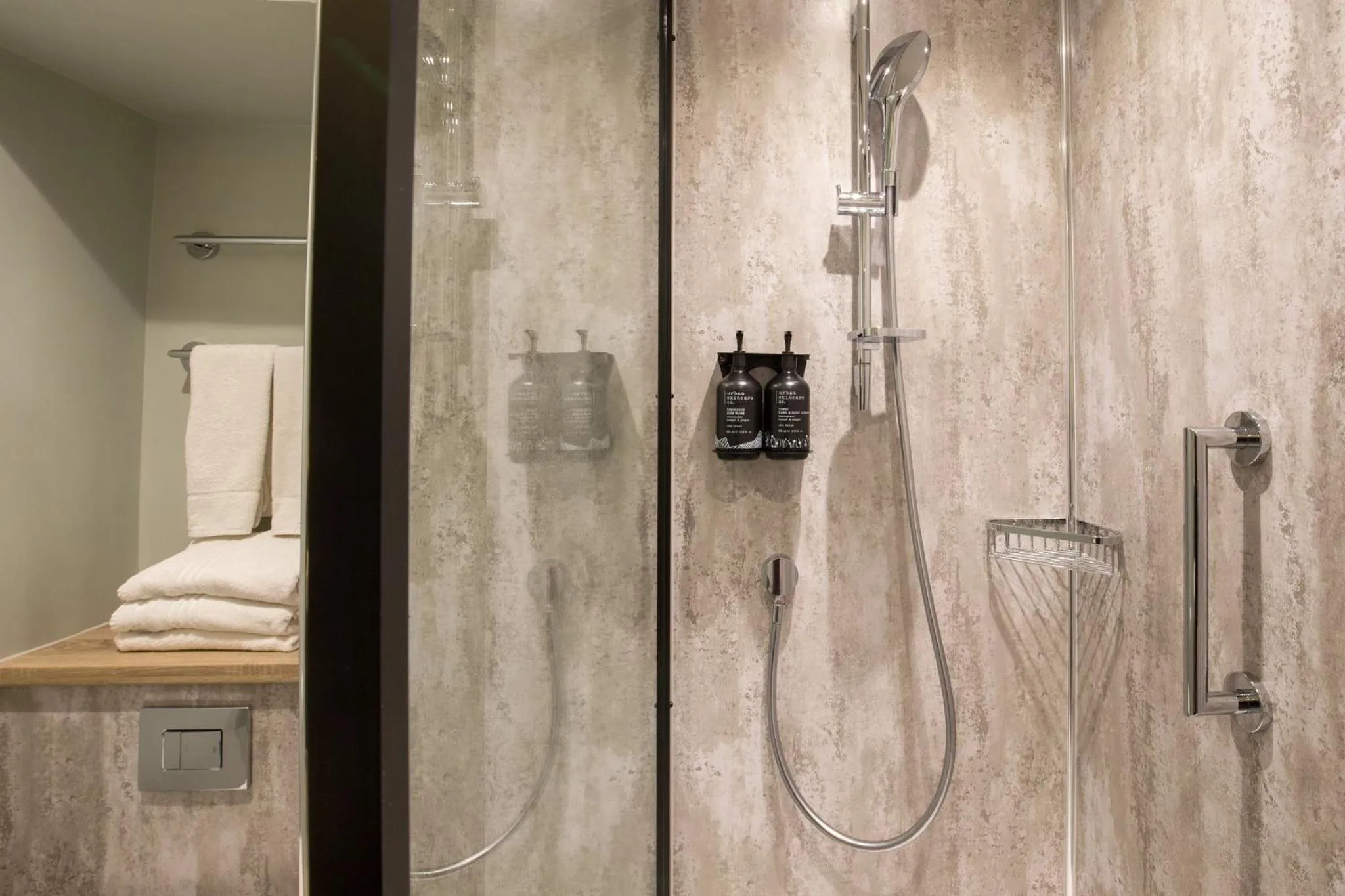 Bathroom in Royal National Hotel