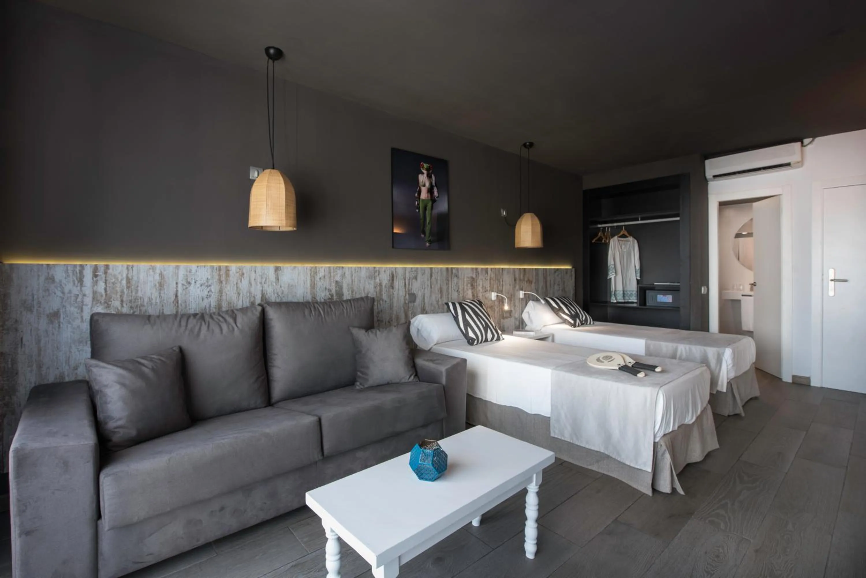 Photo of the whole room, Bed in Aparthotel Vibra Mogambo - Adults only