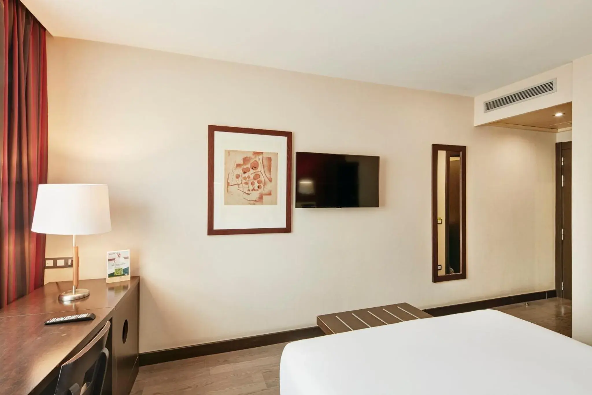 Photo of the whole room, Bed in Sercotel Sant Boi Photo of the whole room, Bed in Sercotel Sant Boi