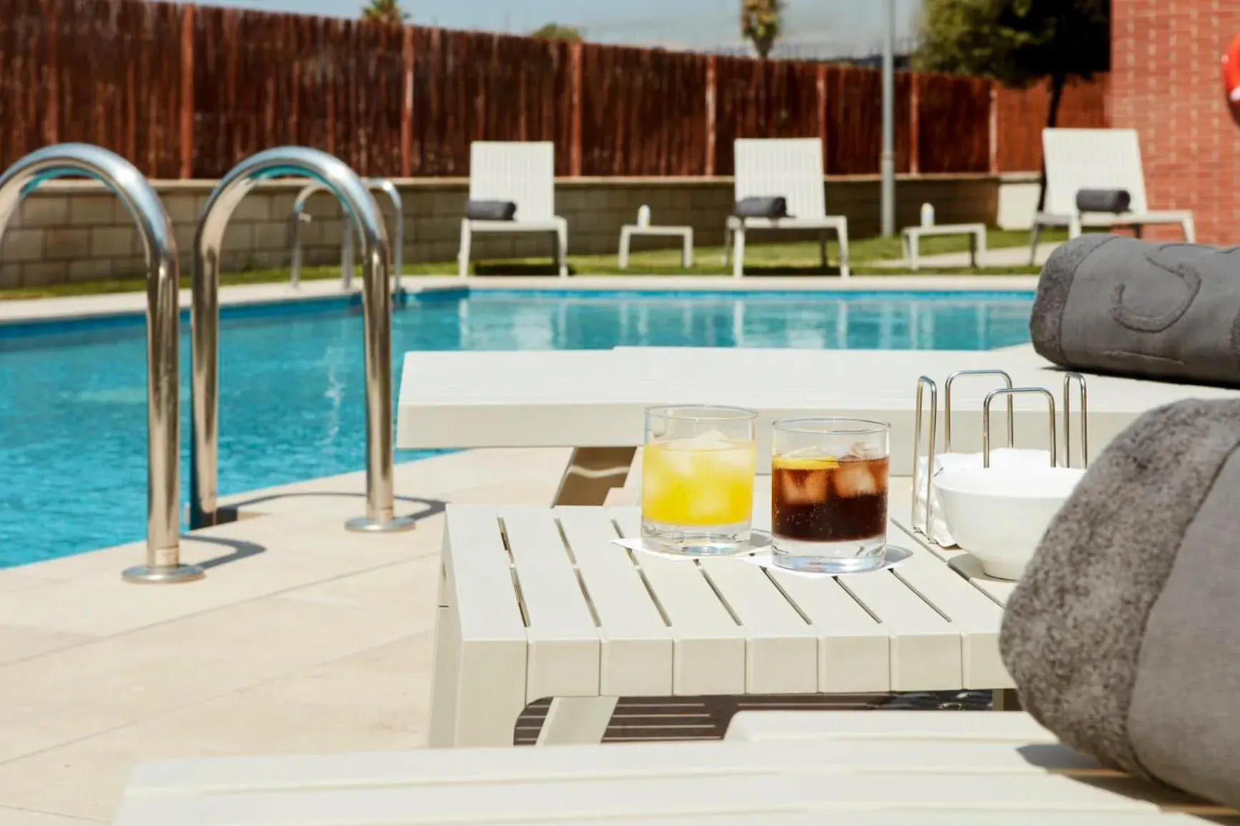 Swimming pool in Sercotel Sant Boi Swimming pool in Sercotel Sant Boi