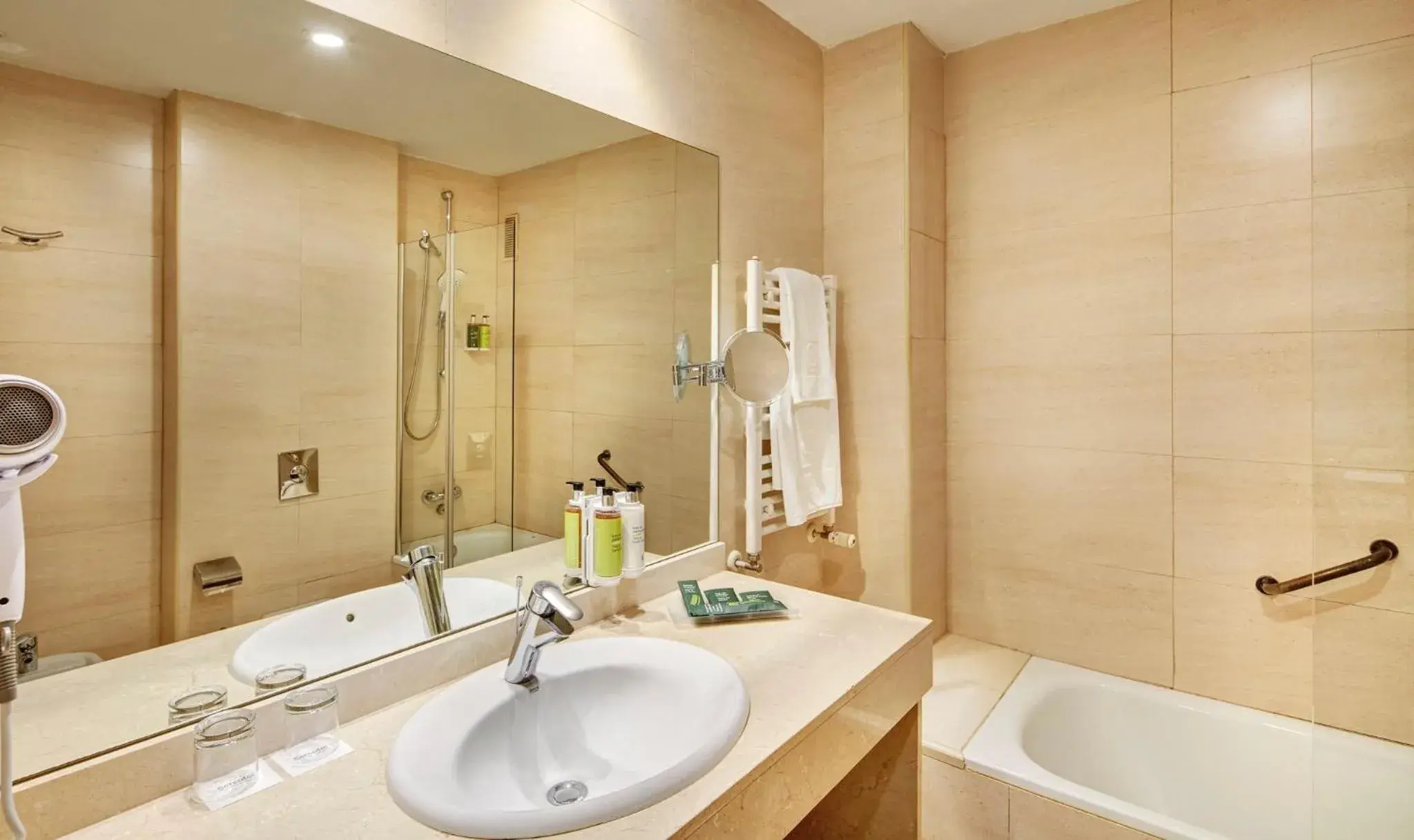 Photo of the whole room in Sercotel Sant Boi Photo of the whole room in Sercotel Sant Boi